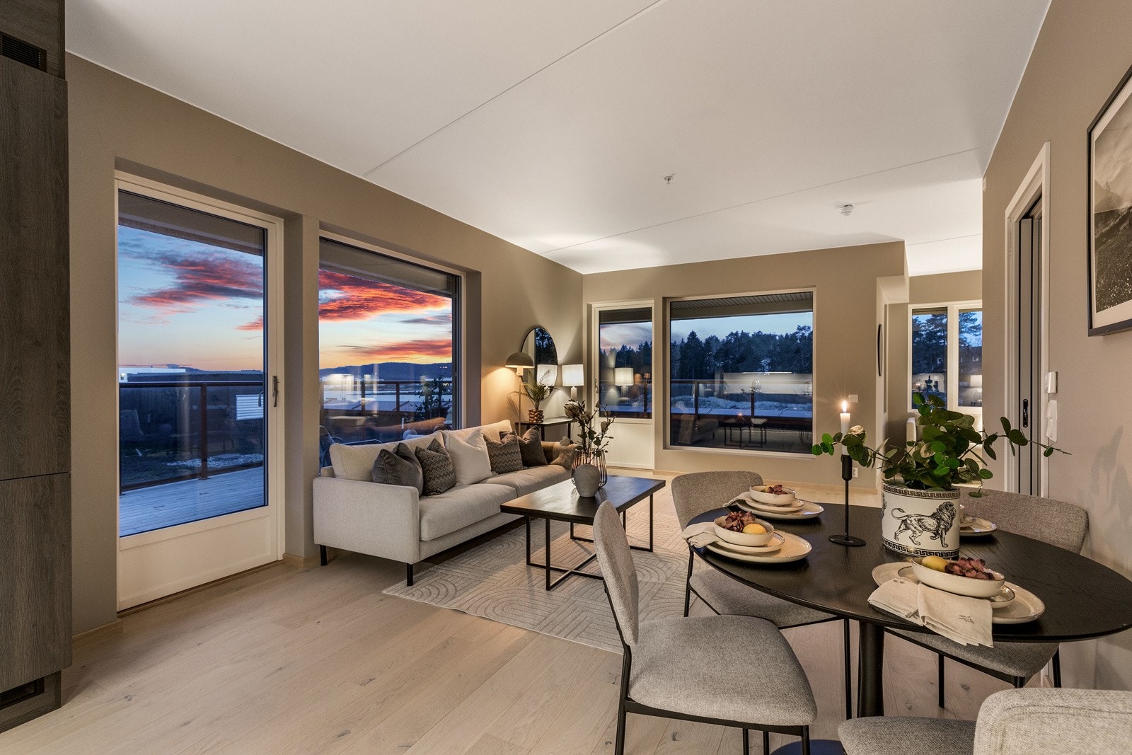 Leiligheten har en lys og innbydende planløsning, med høy standard. Galleribilde