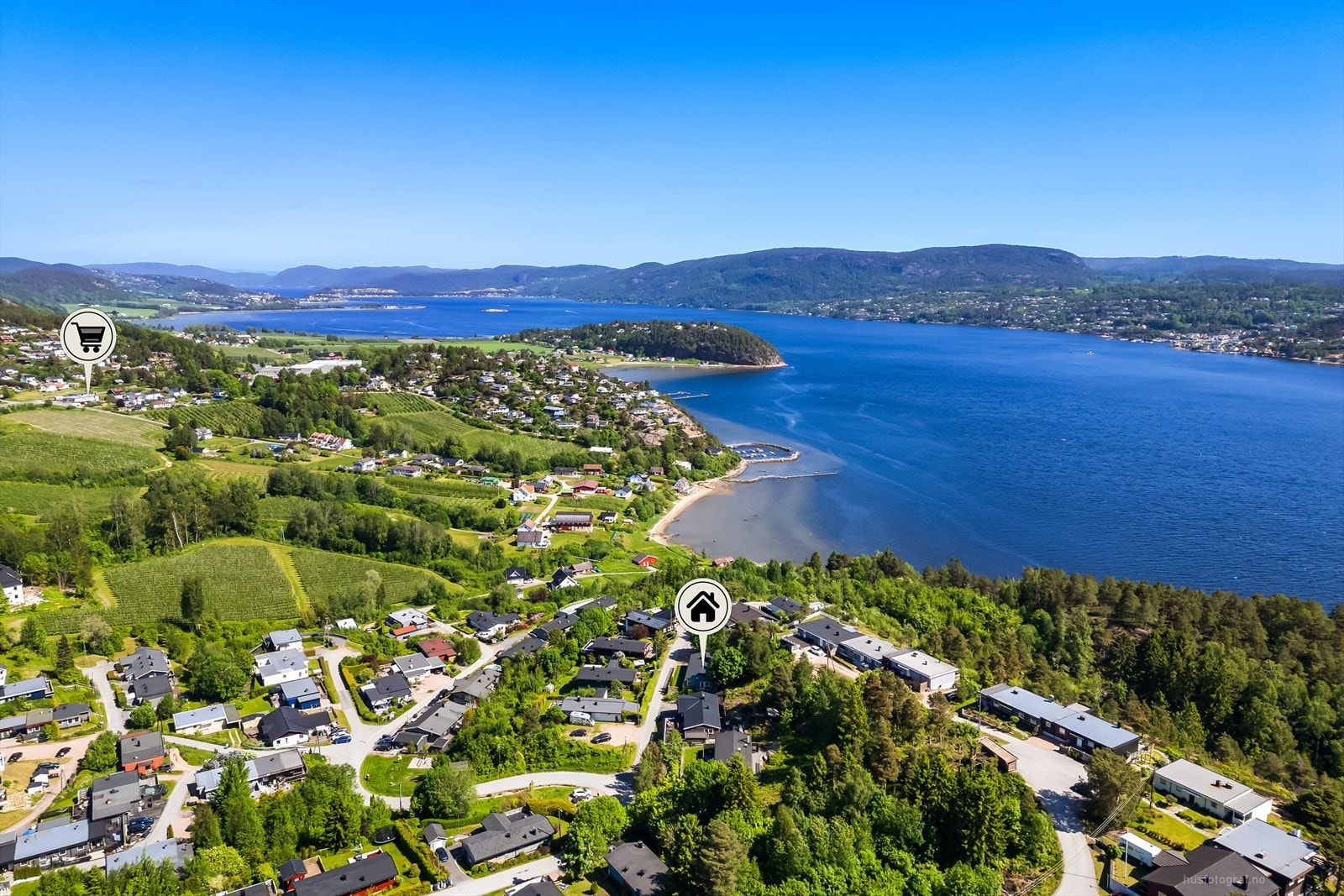 Nærmeste dagligvarehandel er Coop Extra i Svelvik, ca. 6 minutters kjøring unna. Galleribilde