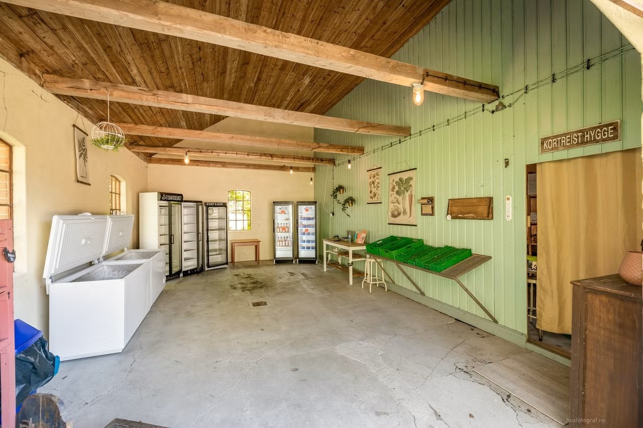 Utsalg på Berger Gård, rett i nærområdet. Galleribilde