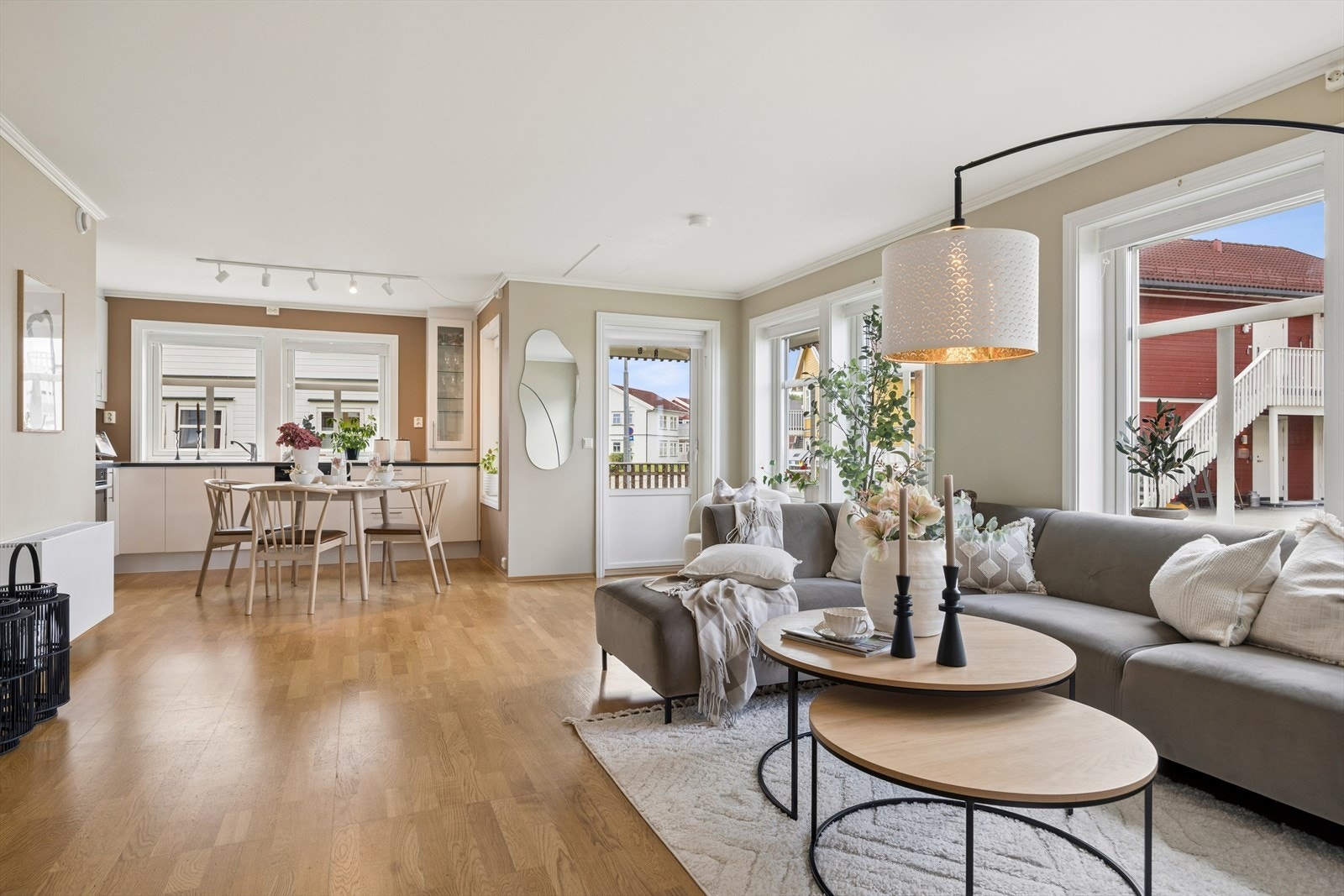 Velkommen til Okstadvegen 323! Lekker bolig i 1 etasje med romslig terrasse. Galleribilde