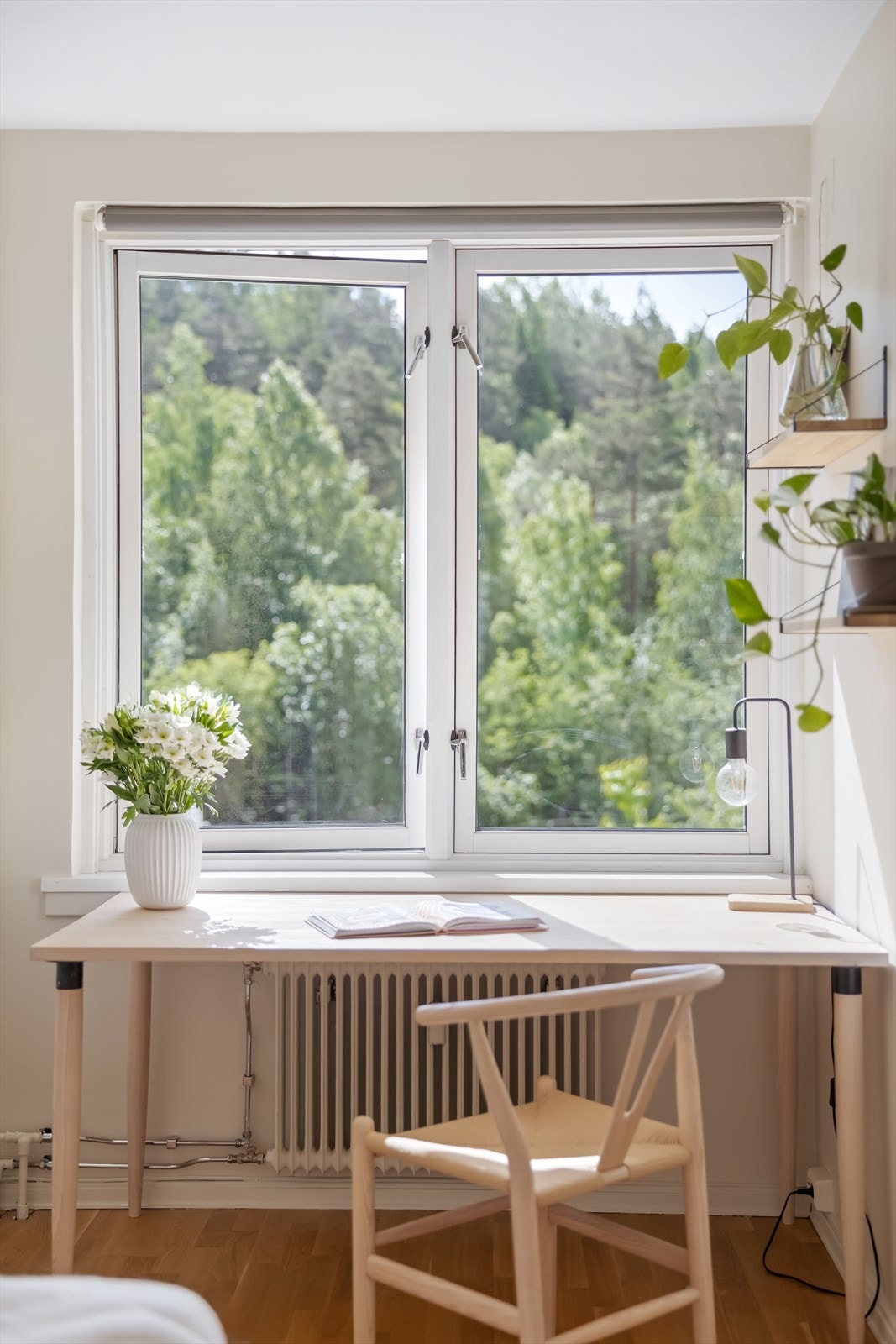 Gode lagringsmuligheter med to loftsboder og én kjellerbod som disponeres av seksjonen. Galleribilde