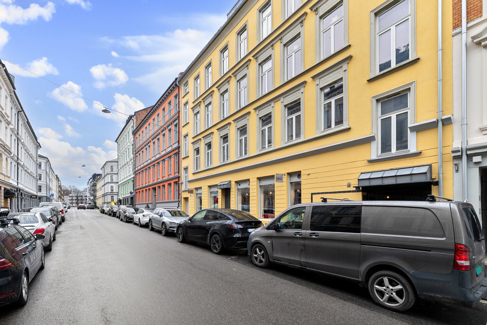 Leiligheten har en svært attraktiv beliggenhet på Majorstuen, et av Oslos mest etterspurte og levende boligområder. Galleribilde