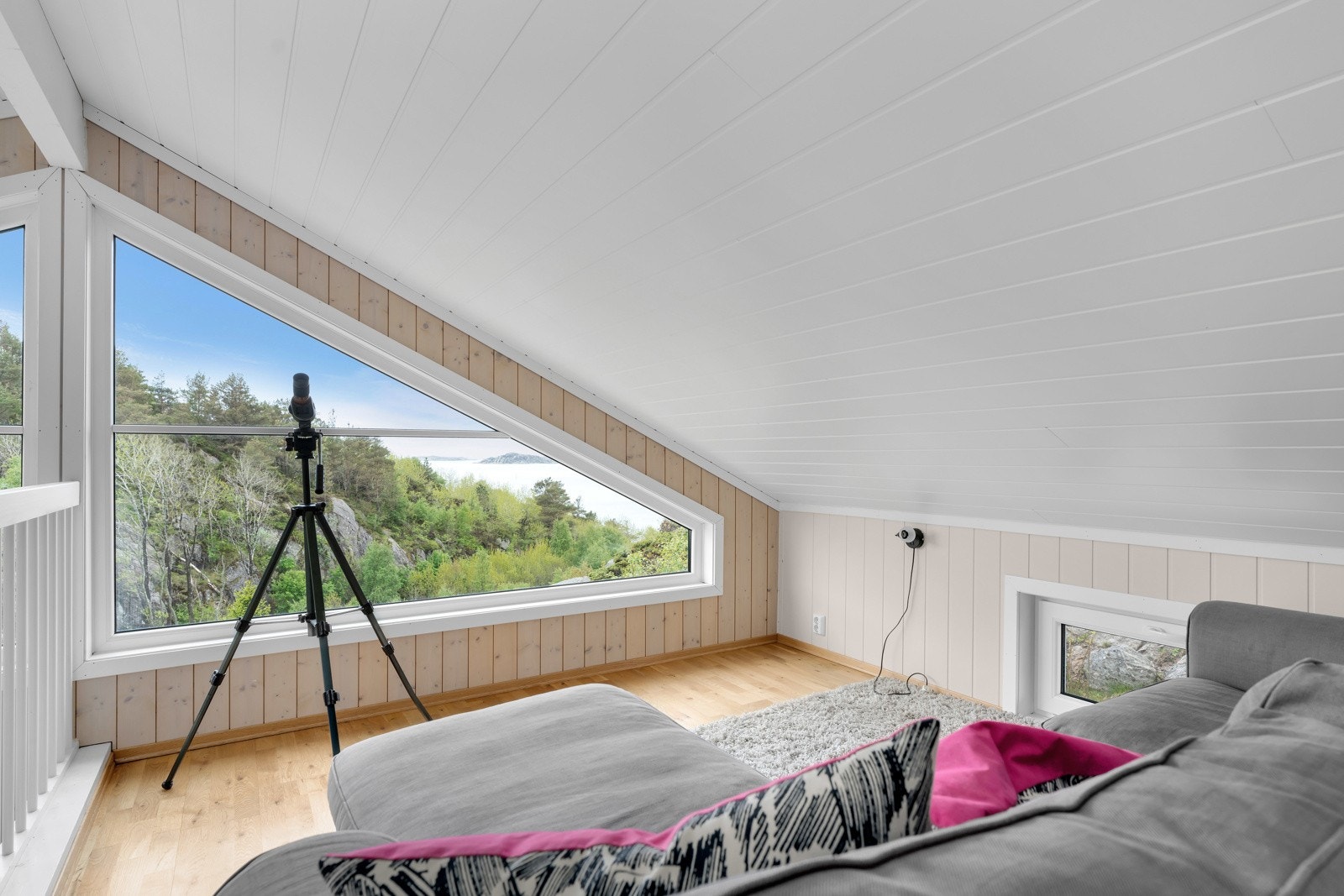Flotte utsiktsforhold fra hemsens skråvinduer. Galleribilde