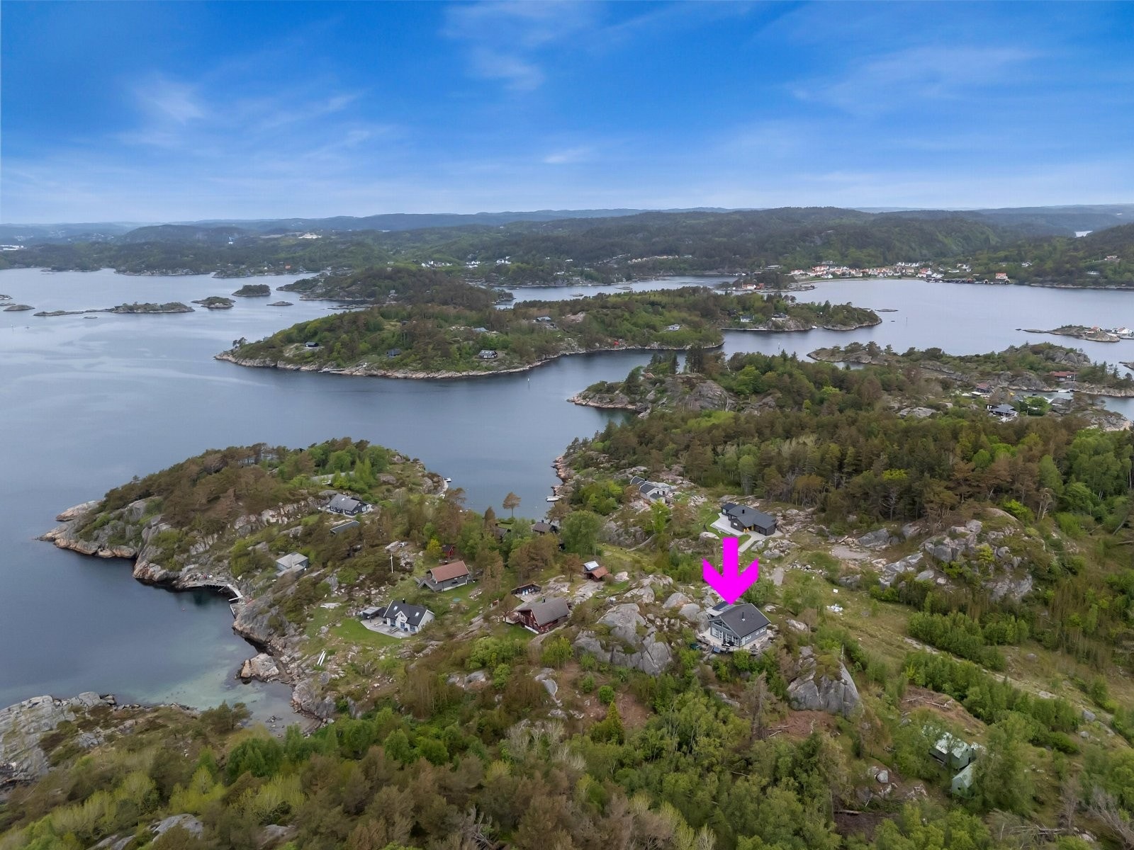 Hårsøy er en del av populære Nordfjorden med sine mange flotte holmer og skjær. Galleribilde