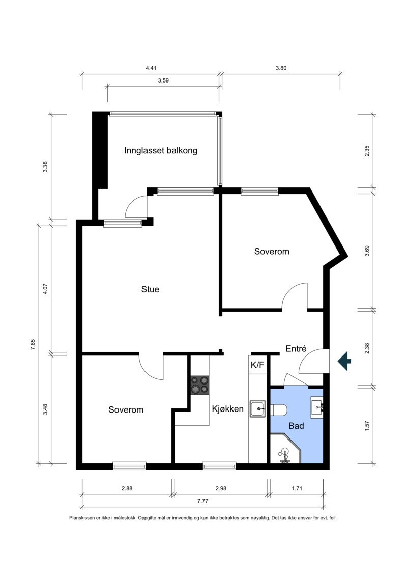 Plantegningen viser en effektiv planløsning med to soverom, stue, kjøkken, bad og en innglasset balkong. Galleribilde