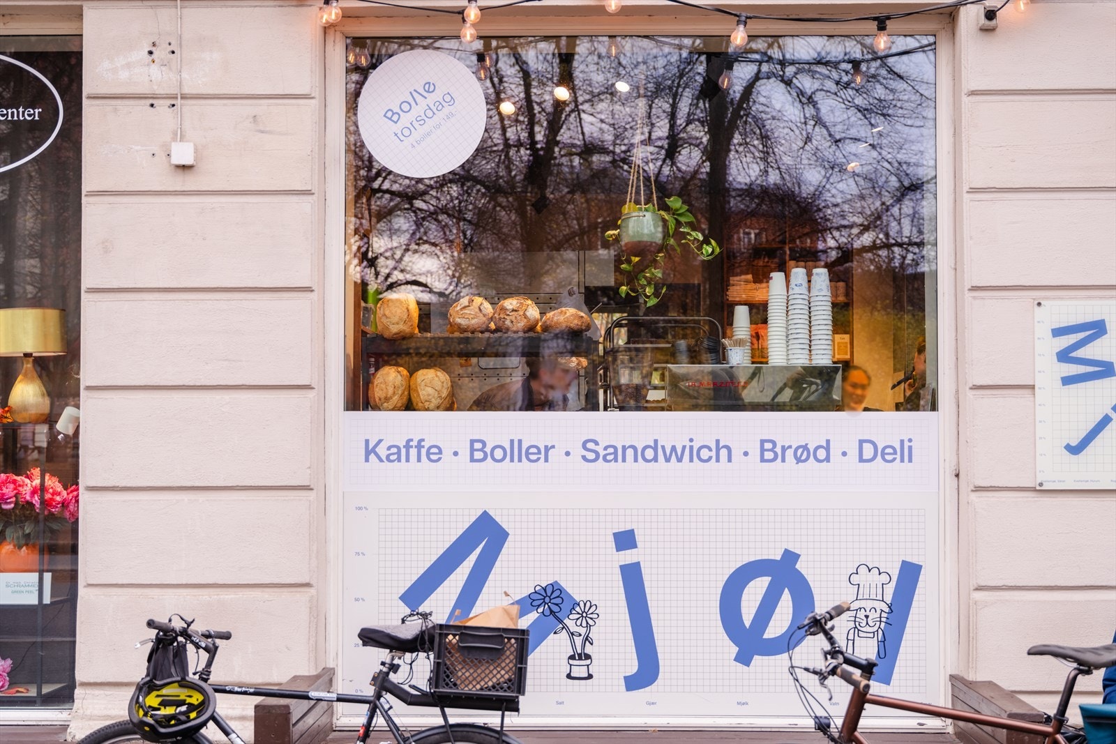 Nabolagskaféen Mjøl ligger rett ved, her får du kjøpt de beste bollene på Sagene! Galleribilde
