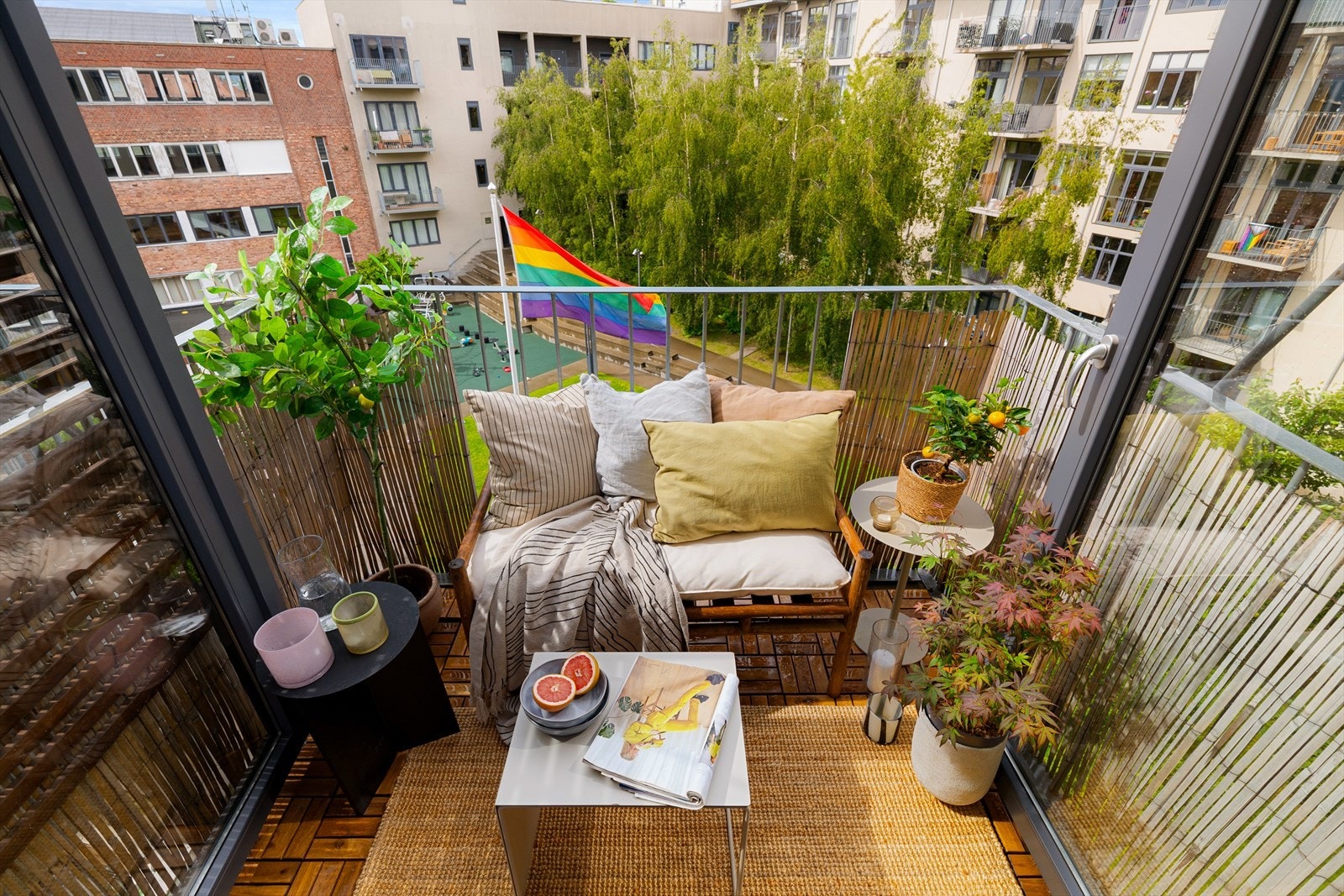 Bakgården er en skjult oase som sameiets beboere setter stor pris på! Galleribilde
