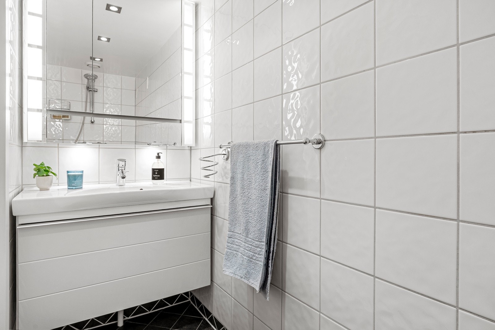Separat dusjbad og wc-rom Galleribilde