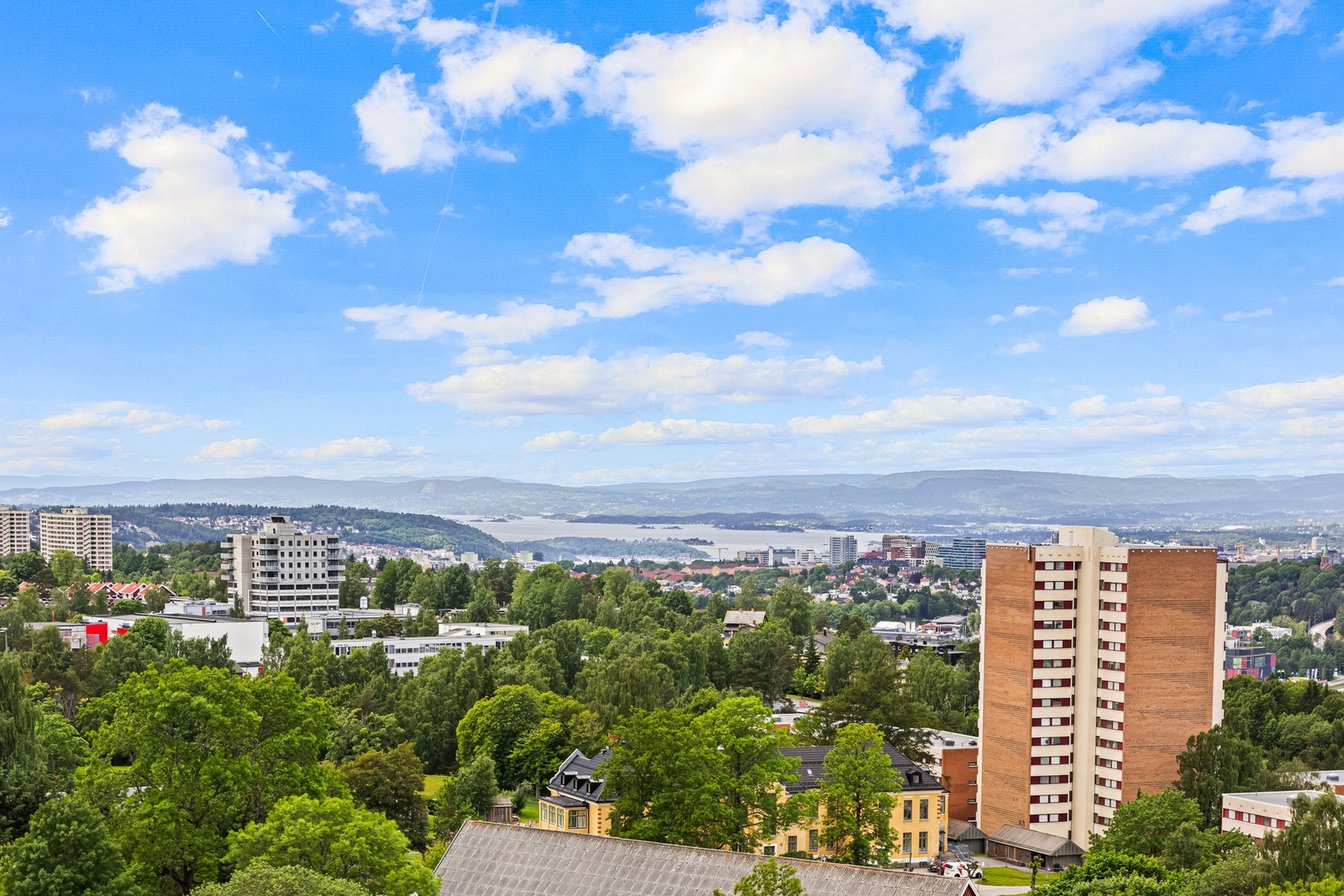 Trosterud i Oslo er et veletablert boligområde med en fin kombinasjon av urbane fasiliteter og naturnære omgivelser. Galleribilde