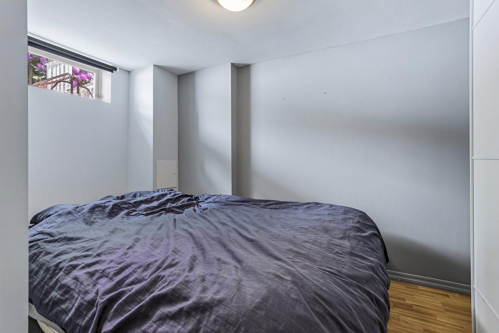 Utleiedelen har 2 soverom. Det gjøres oppmerksom på at ingen av rommene i utleiedelen er godkjent for varig opphold. Galleribilde