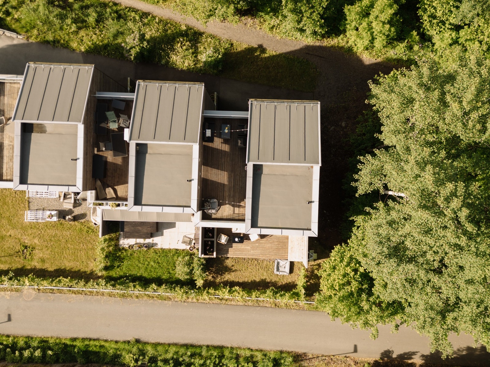 Et moderne boligprosjekt omgitt av natur Galleribilde