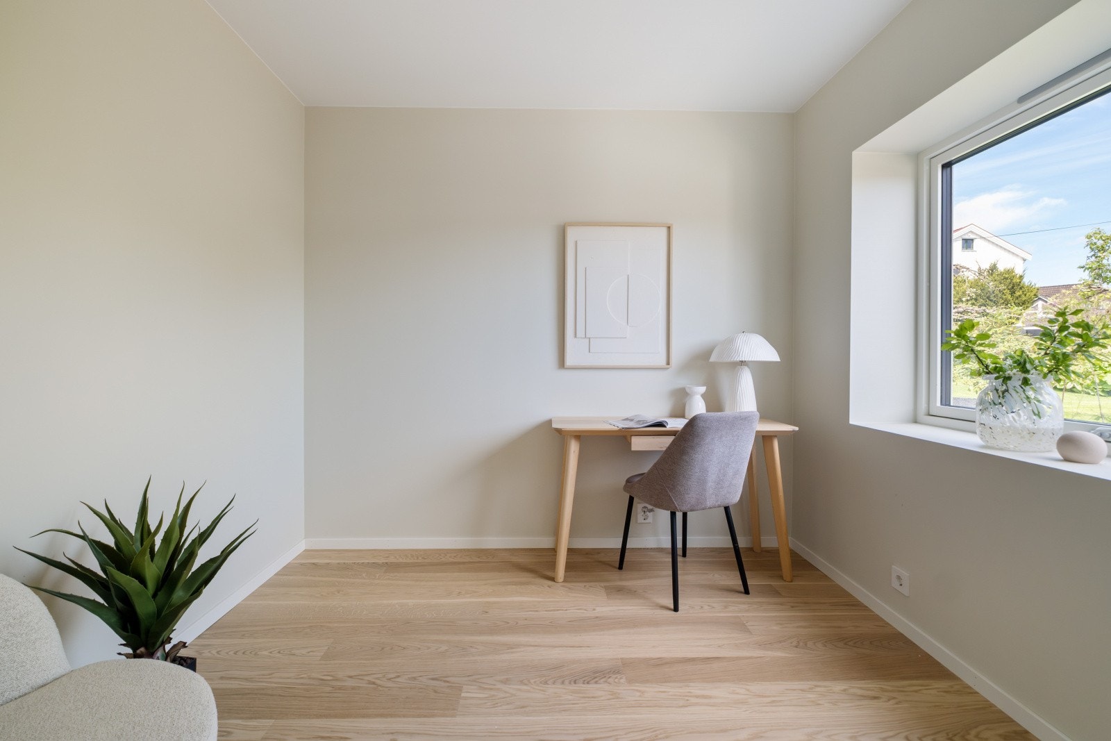 Lyst og romslig soverom i 1. etasje Galleribilde