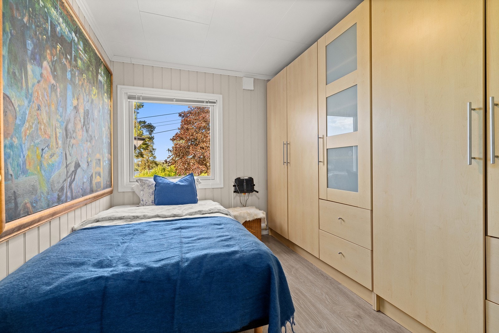 Soverom med god plass til garderobeskap. Galleribilde