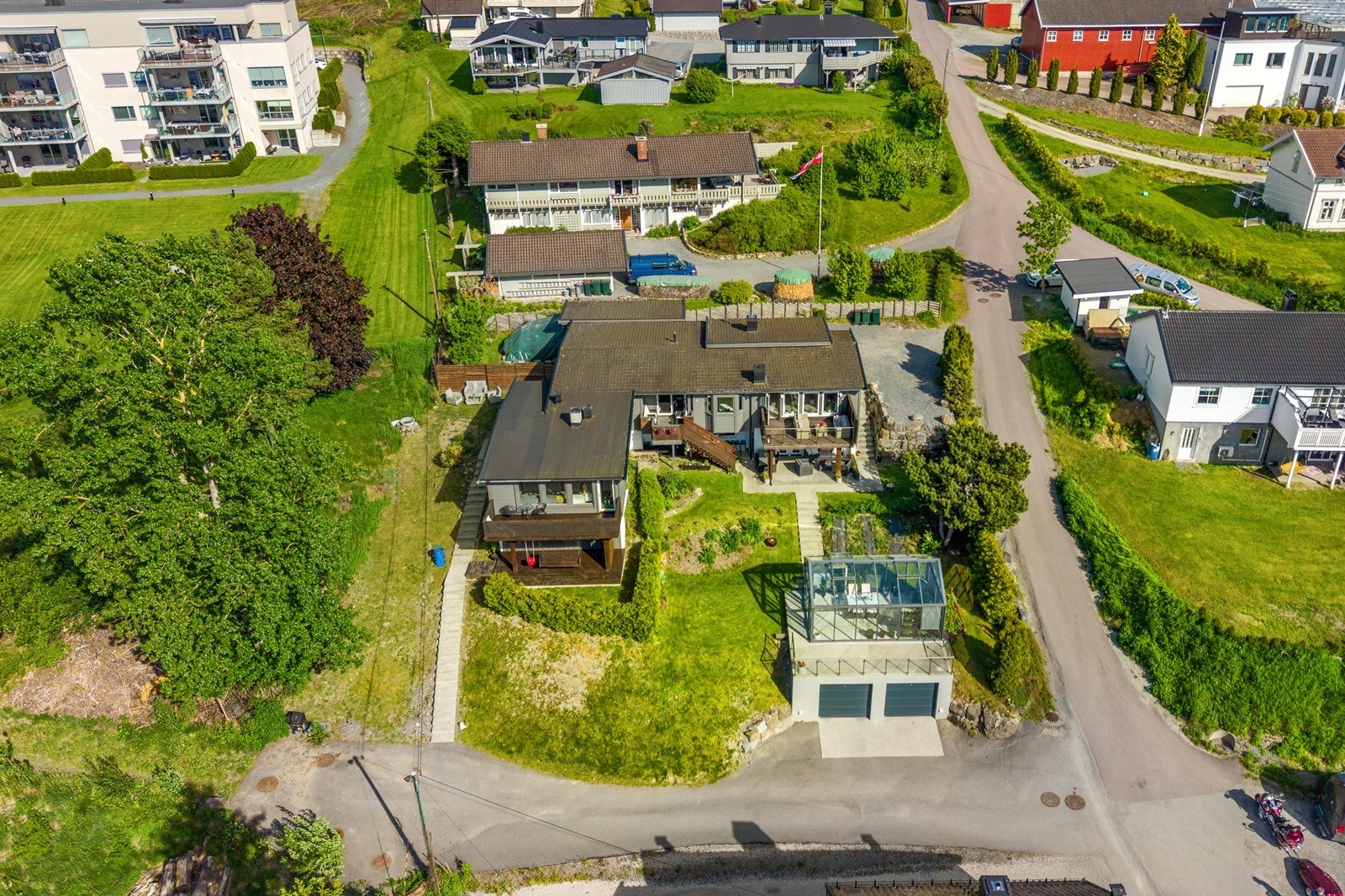 Oversiktsbilde som viser eiendommens plassering i nabolaget. Galleribilde