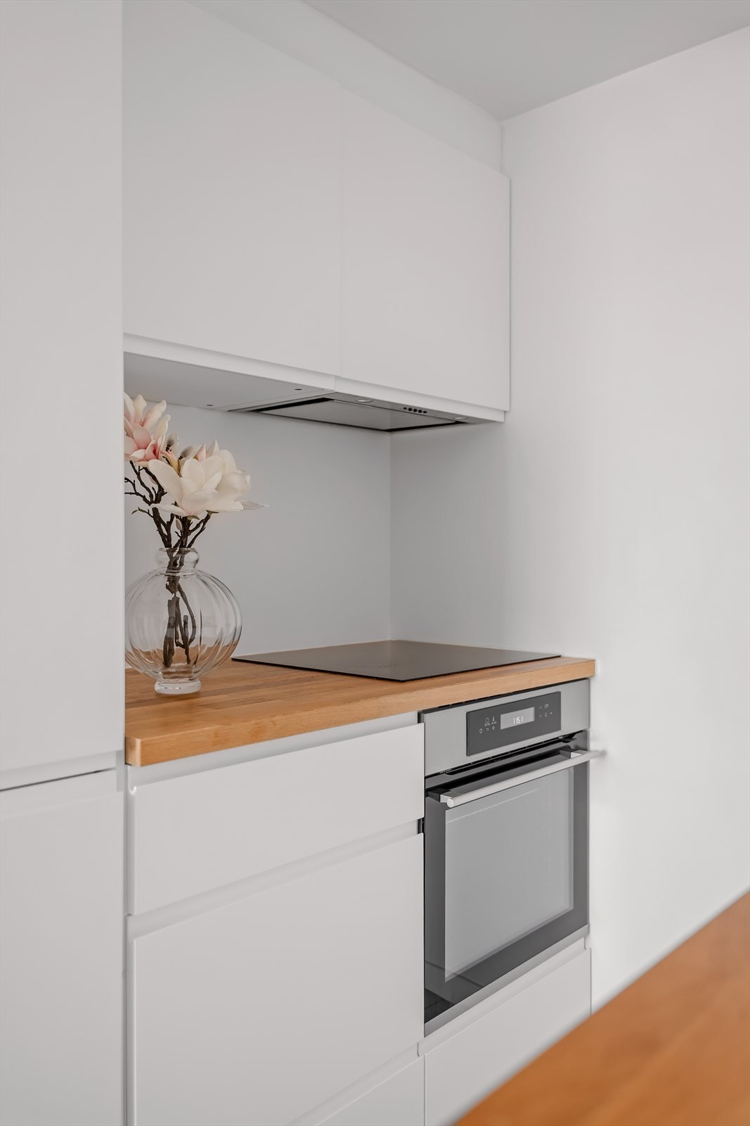 Integrert ventilator med kullfilter over kokesonen. Galleribilde