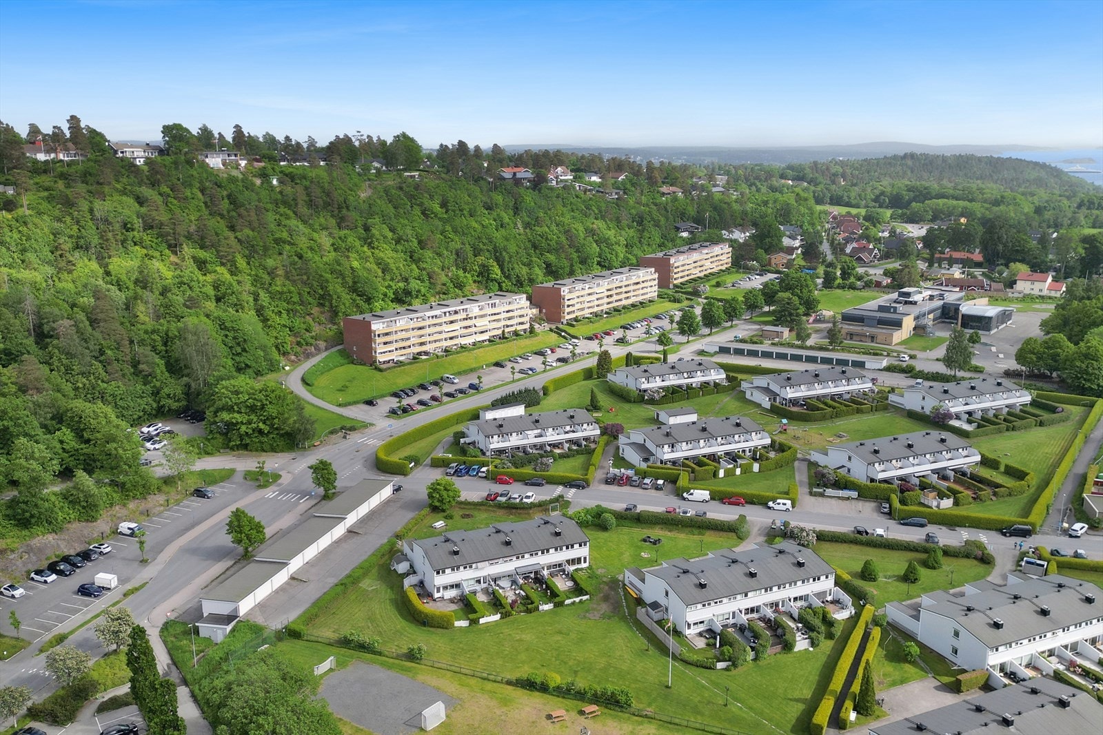 Fin plassering på Refsnes med kort vei til blant annet Refsnes barneskole og Refsnes barnehage. Galleribilde
