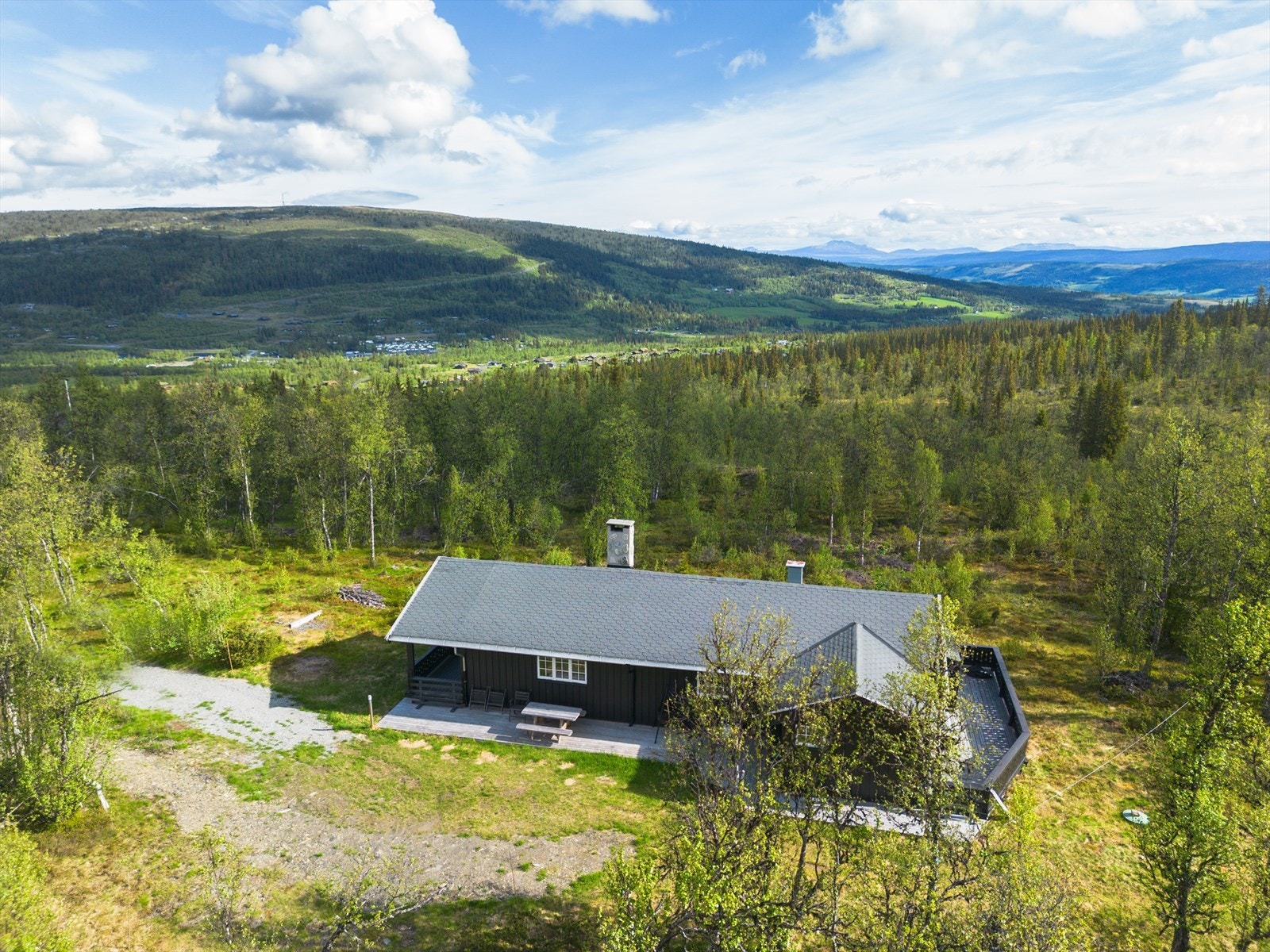 Innholdsrik hytte med attraktiv beliggenhet på Gomobu-Vaset, et populært område med nærhet til flott turterreng og gode naturopplevelser året rundt. Galleribilde