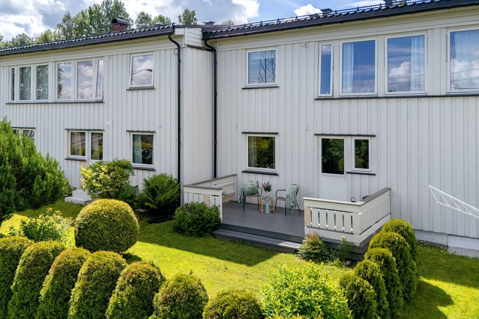 Terrasse og uteområdet mot øst. Galleribilde