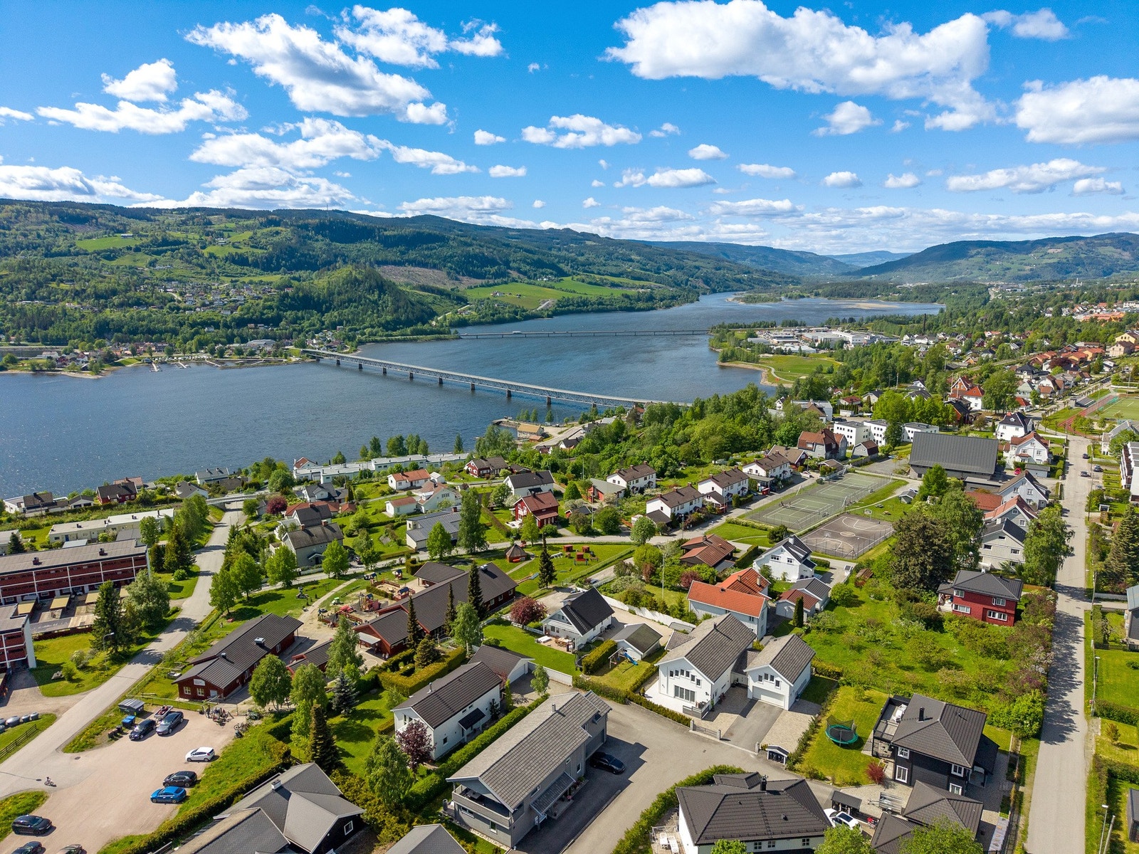 Lillehammer kan også by på flere fine badeplasser på sommerstid med bl.a. Badedammen og Mosoddstranda. Galleribilde