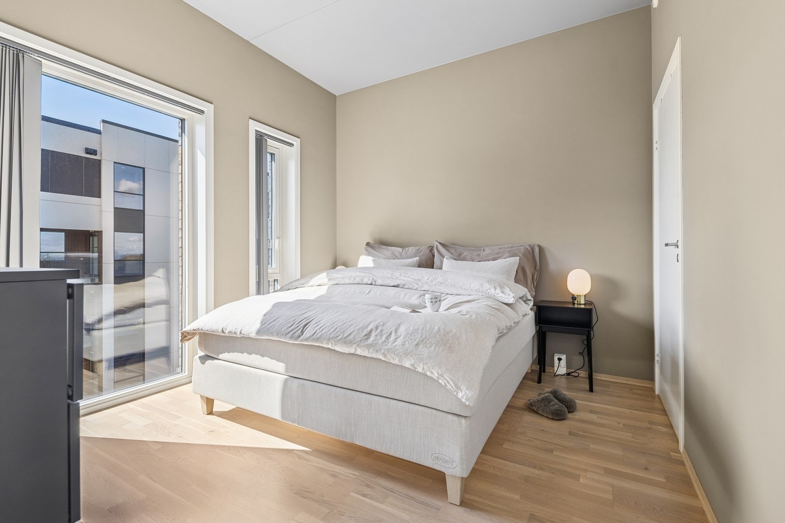 Soverommet har også en takhøyde på 2,95 meter og er tilknyttet boligens balanserte ventilasjonsanlegg. Galleribilde