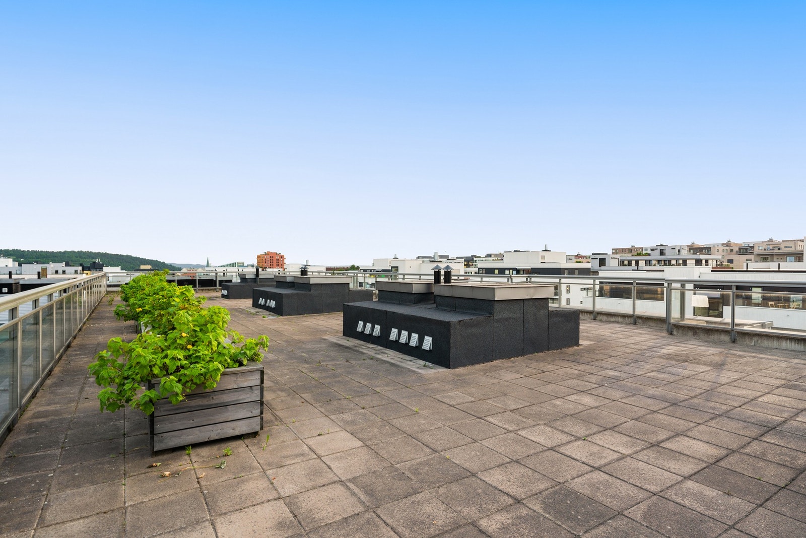 Og på toppen har du tilgang til en stor og solrik felles takterrasse! Galleribilde