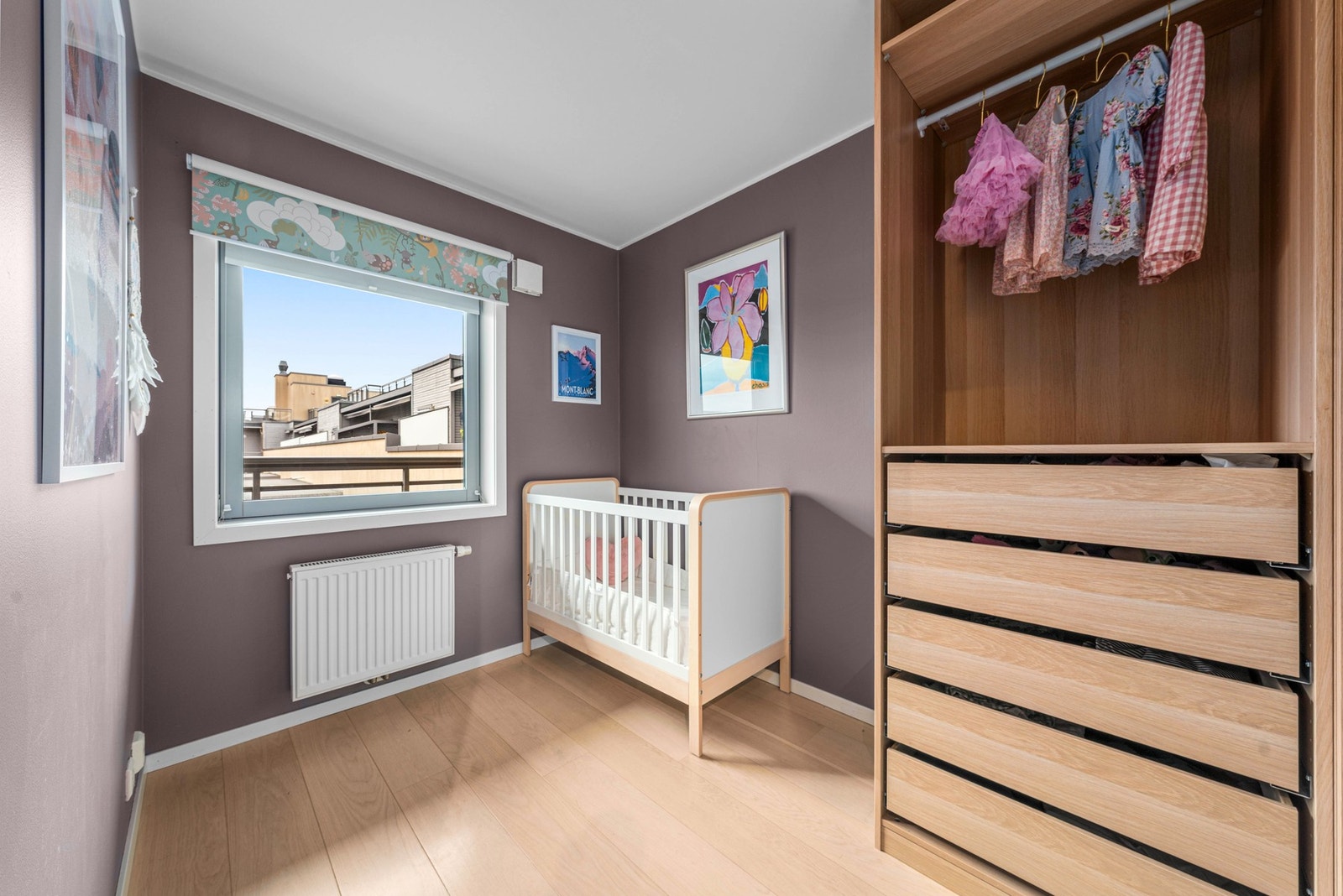 Soverom 3 er i dag innredet som et barnerom, men passer også fint som kontor eller gjesterom. Galleribilde