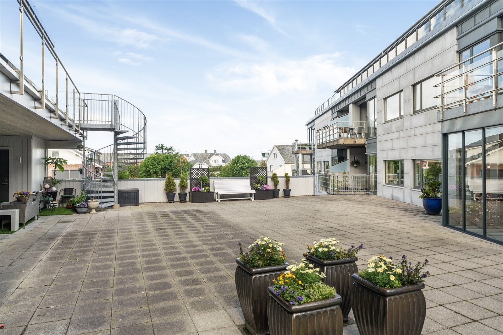 Pent opparbeidet uteområde for beboerne Galleribilde