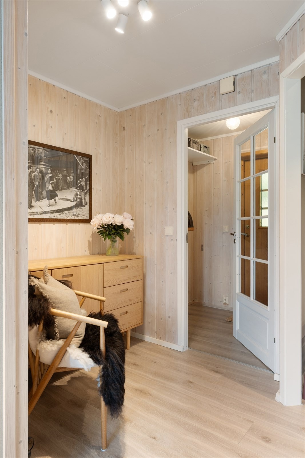 Velkommen inn i en romslig og hyggelig entrè. Galleribilde