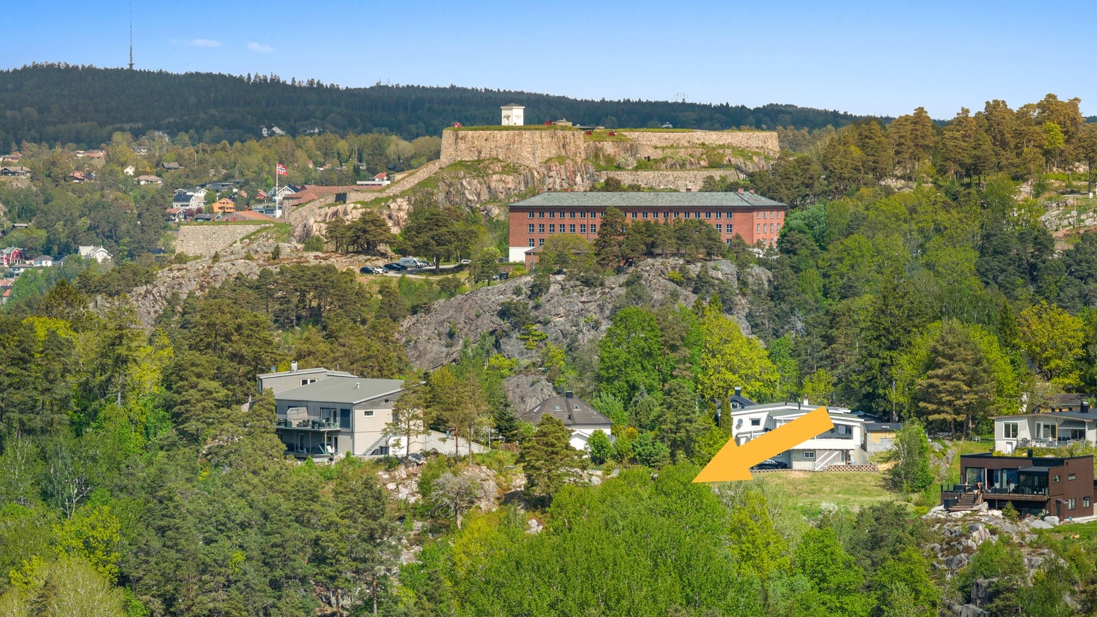 Fantastisk utsiktstomt med kort avstand til både byen og Fredriksten festning. Galleribilde