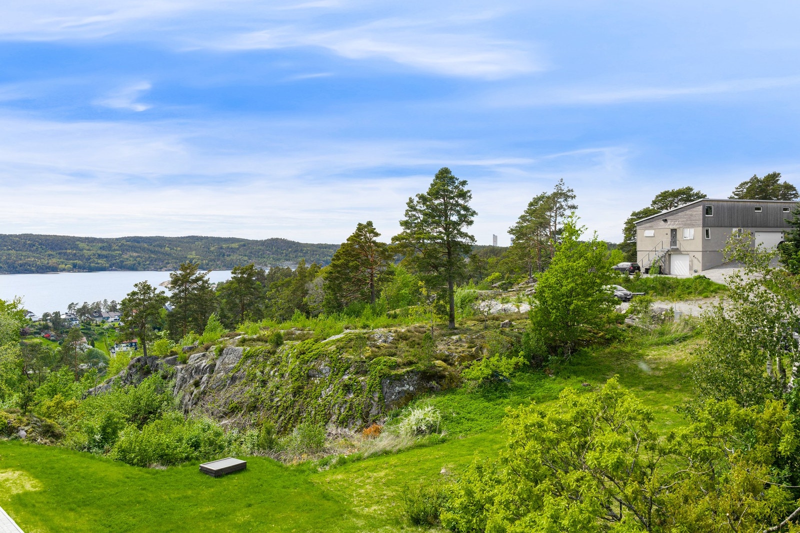 Eiendommen ligger på tuppen hvor man aldri vil få noen foran seg. Galleribilde