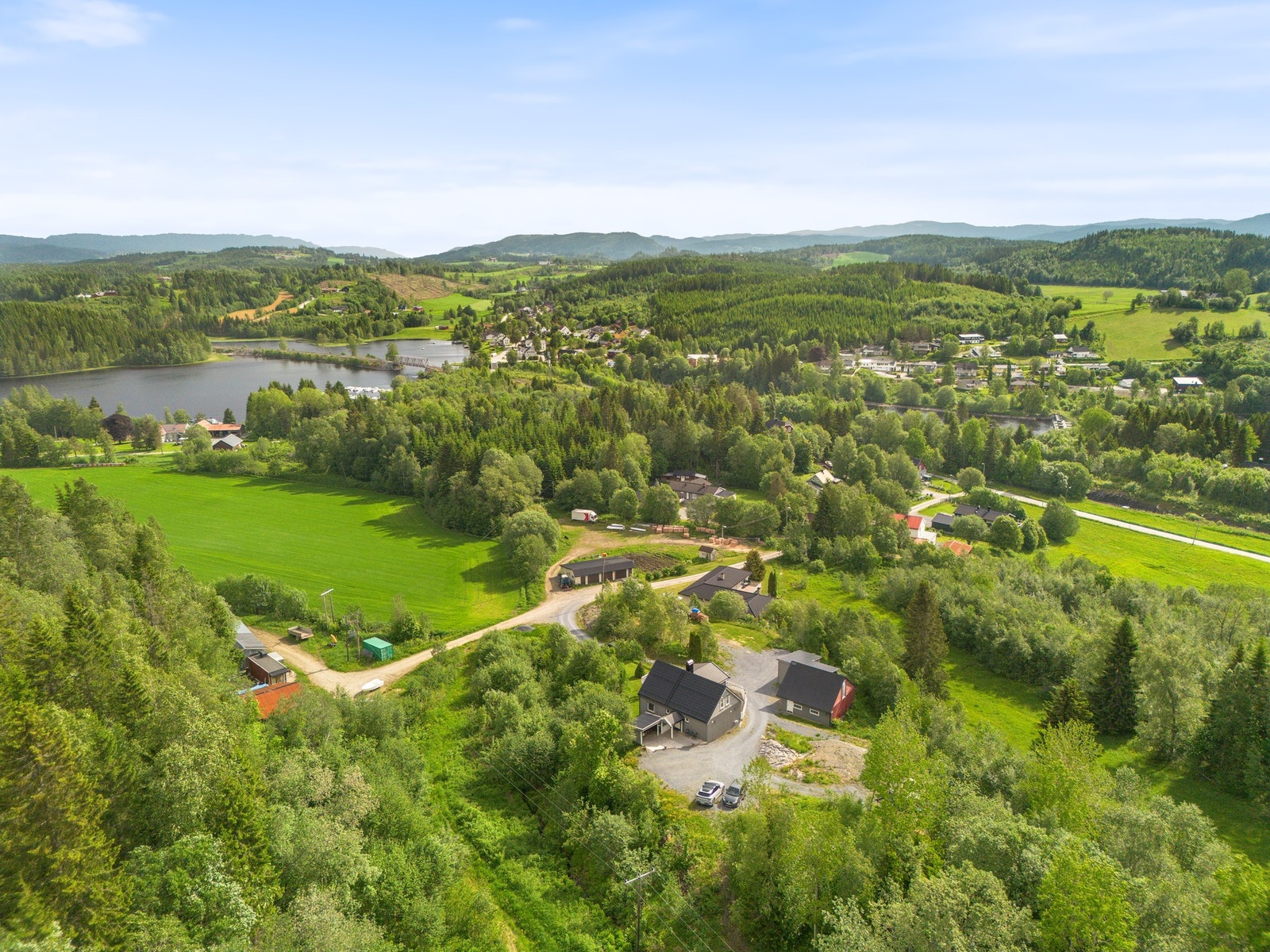 Beliggende på Sunnan, ca 10 km fra Steinkjer sentrum. Galleribilde