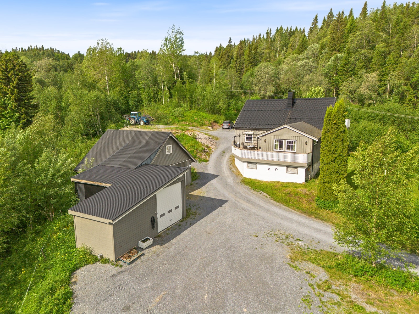 Kort vei til både Fossemvatnet og Snåsavatnet med gode muligheter for fiske og friluftsliv. Galleribilde