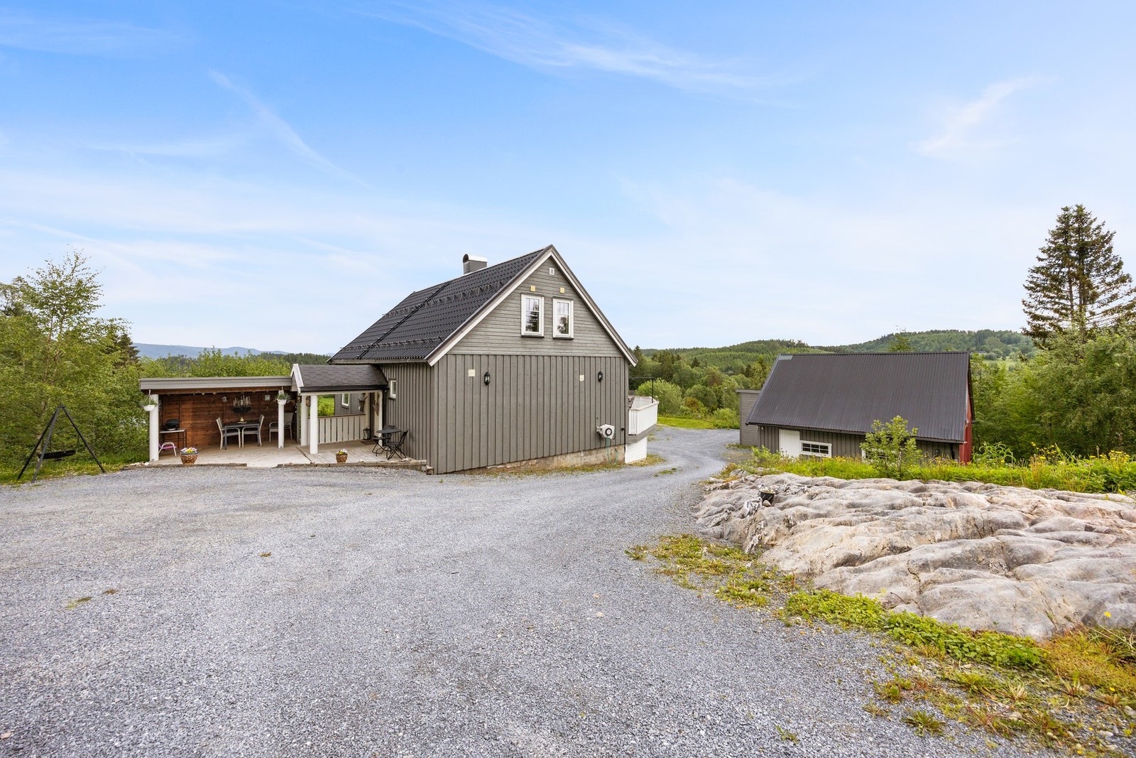 Skiftet mønekam og pipehatt i 2025. Galleribilde