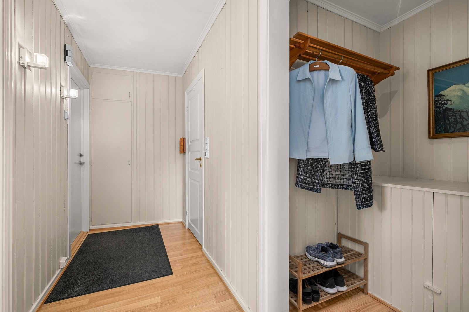 Entré/Gang med garderobeløsning Galleribilde