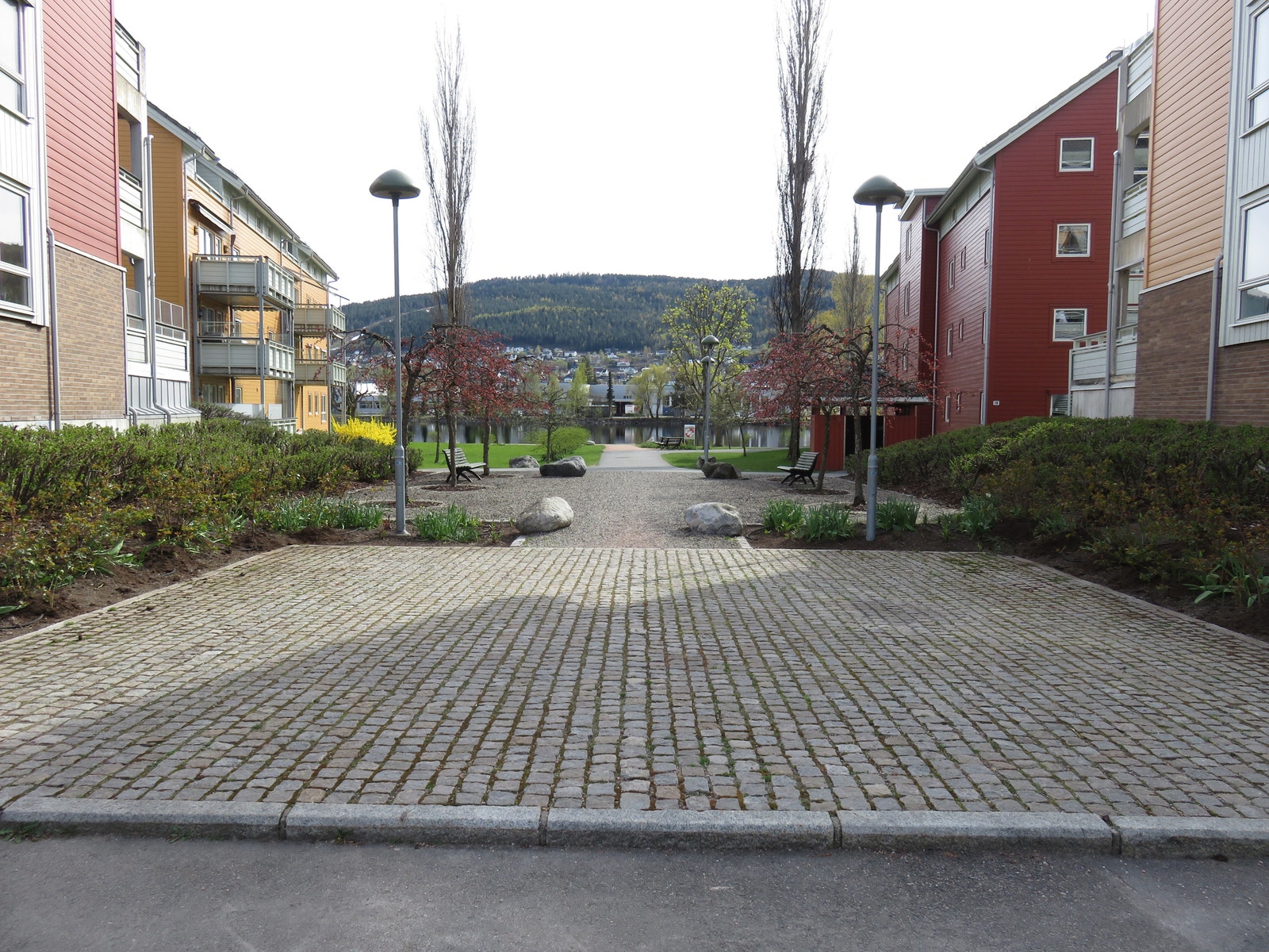 En kort spasertur til elveprominaden fra leiligheten. Galleribilde
