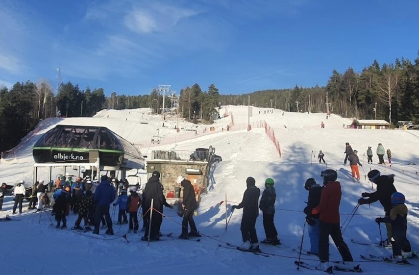 Hva med en dag i Drammen Skisenter med kafè, skiutleie og stolheis. Sjekk ut nettsiden drammen.skimore.no for flere aktiviteter sommer og vinter. Galleribilde