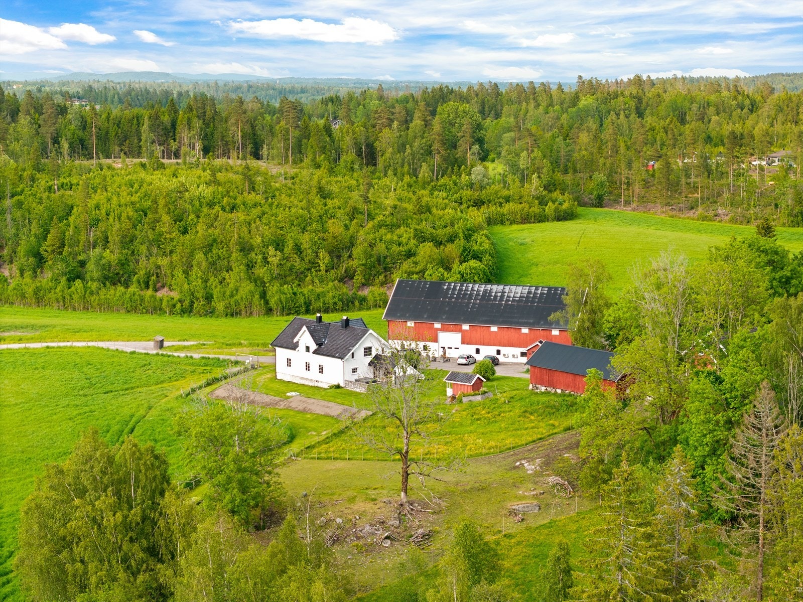 Velkommen til Tinghaugveien 632 presentert av Aktiv eiendomsmegling v/Kaia Hostvedt Dahle. Foto: Paul Thurmer Galleribilde