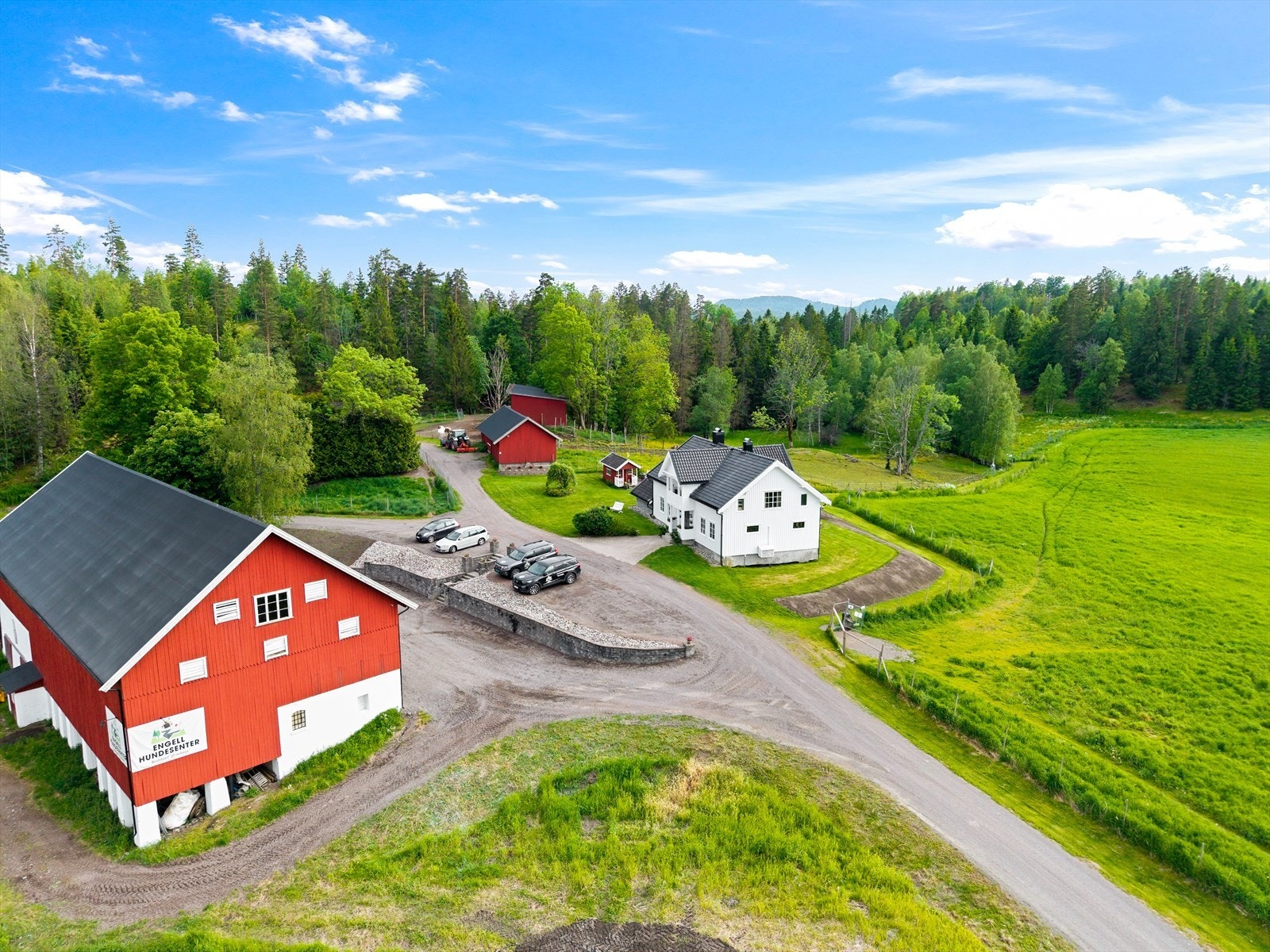 Velkommen til Tinghaugveien 632 presentert av Aktiv eiendomsmegling v/Kaia Hostvedt Dahle. Fotograf: Paul Thürmer. Galleribilde