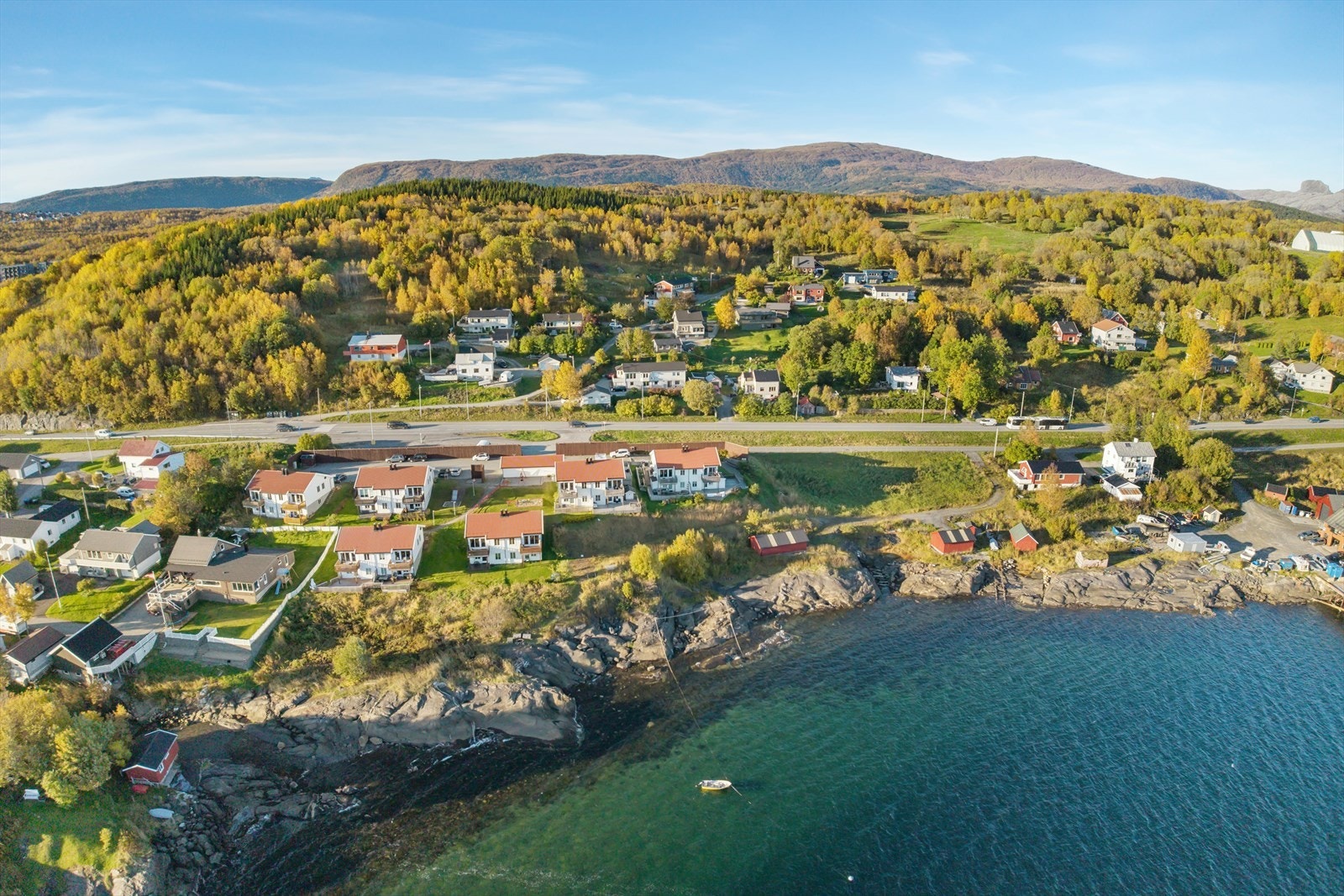 Her bor du tett på naturen med flotte turområder i nærområdet. Galleribilde