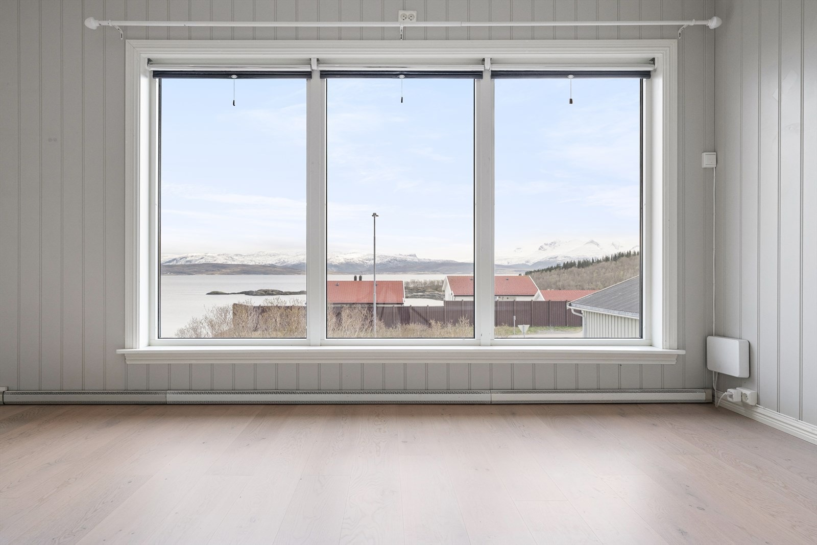 Utsikt fra stuevinduet. Galleribilde