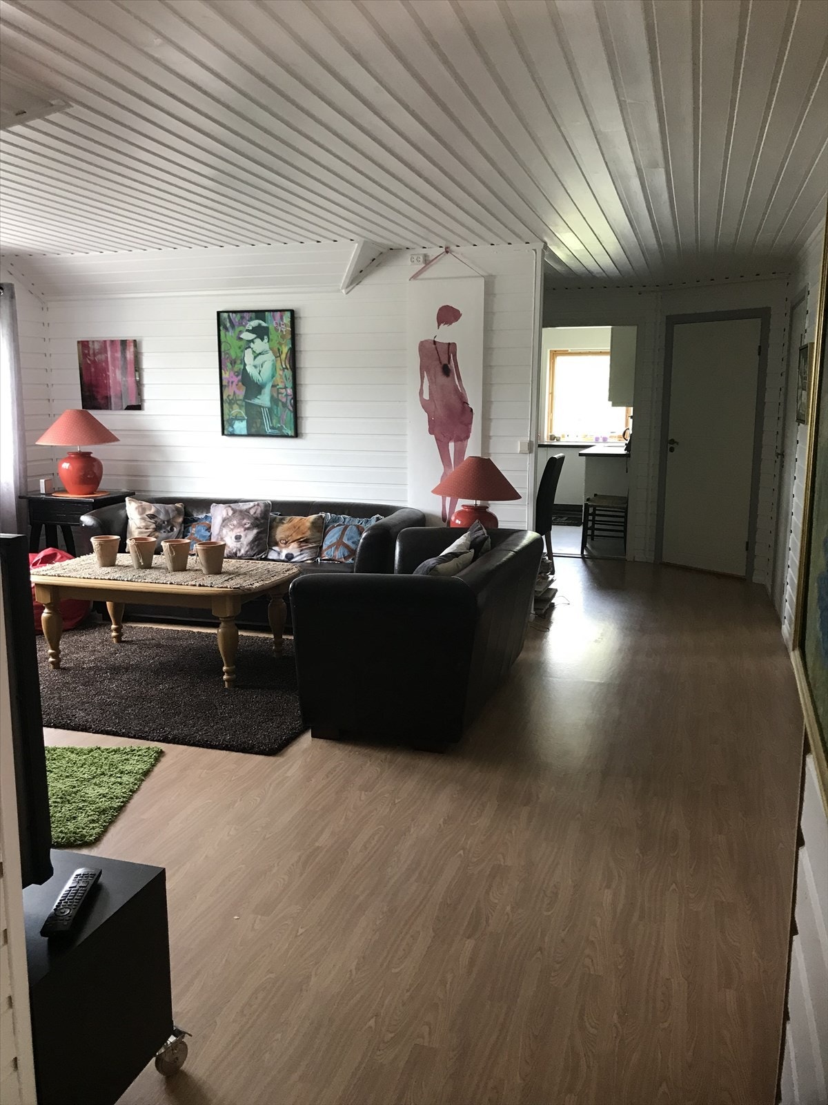 Stuen sett fra gangen. Selgers foto. Galleribilde