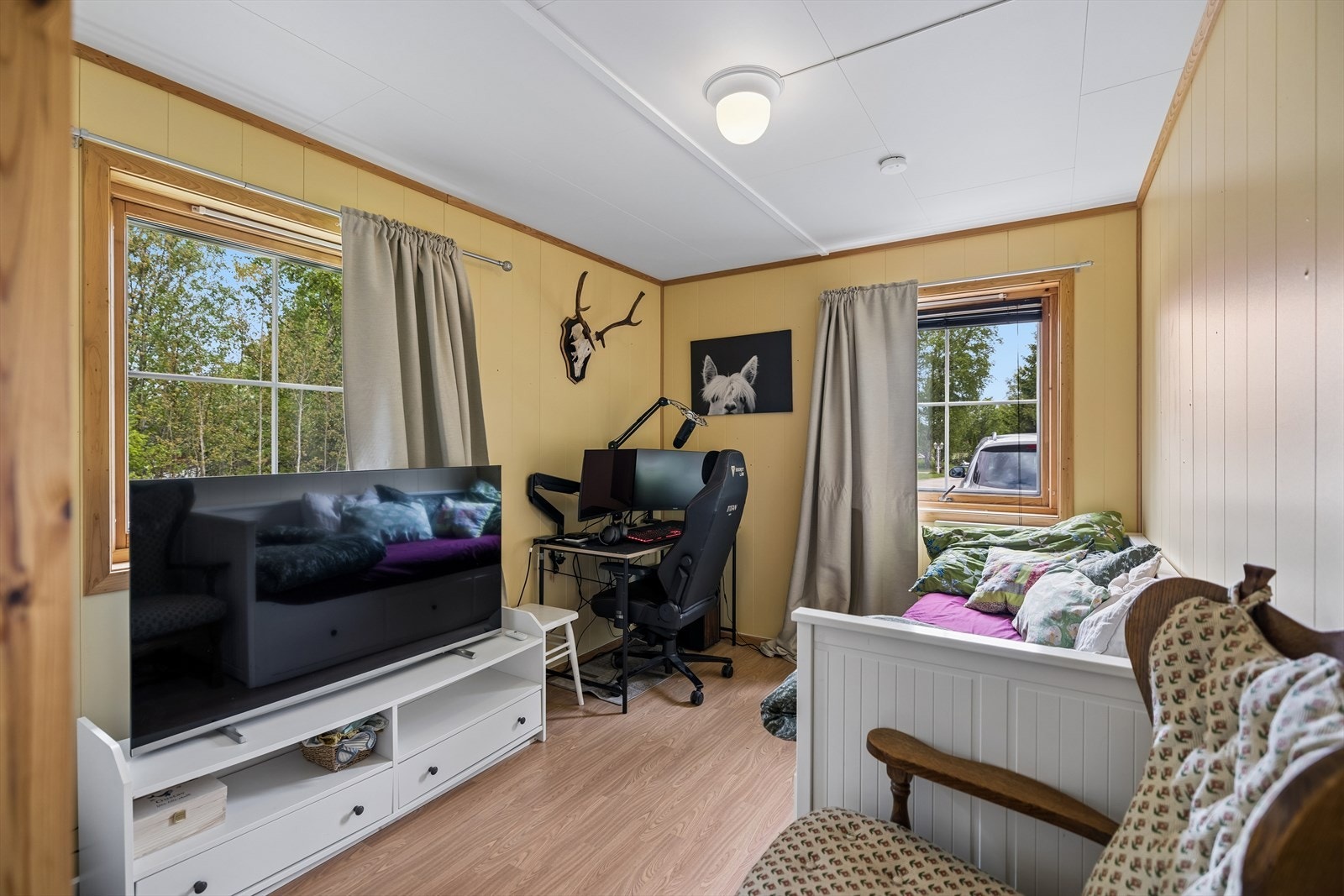 Det andre soverommet i sørfløyen, med plass til seng og skrivebord. Galleribilde