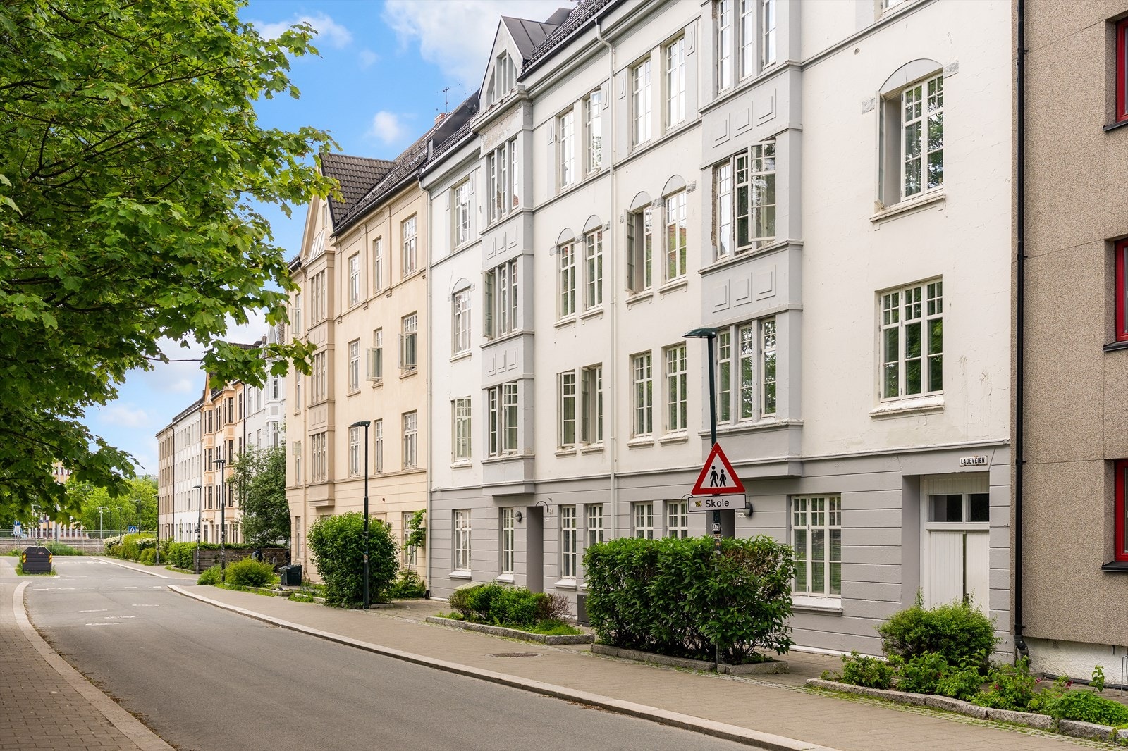 Bygården ble bruksendret og omfattende renovert i perioden 2014-2016. Borettslaget består av kun 19 andeler. Galleribilde