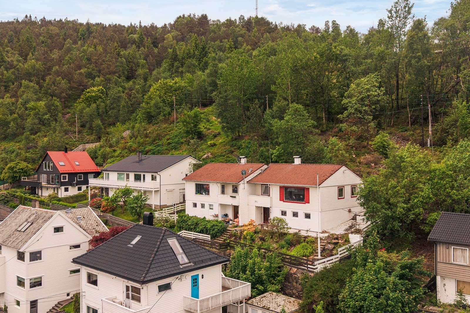 Beliggenhet i et etablert boligområde med variert bebyggelse. Galleribilde