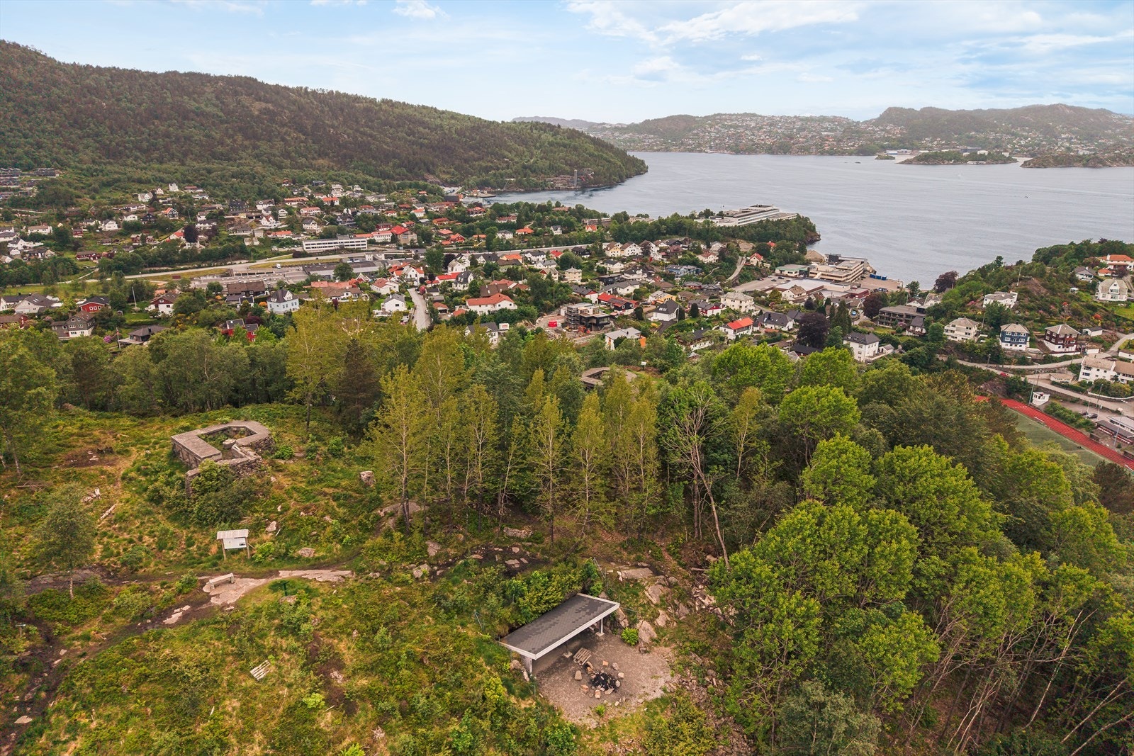 Nærområdet byr på gode turmuligheter i skog og mark. Galleribilde