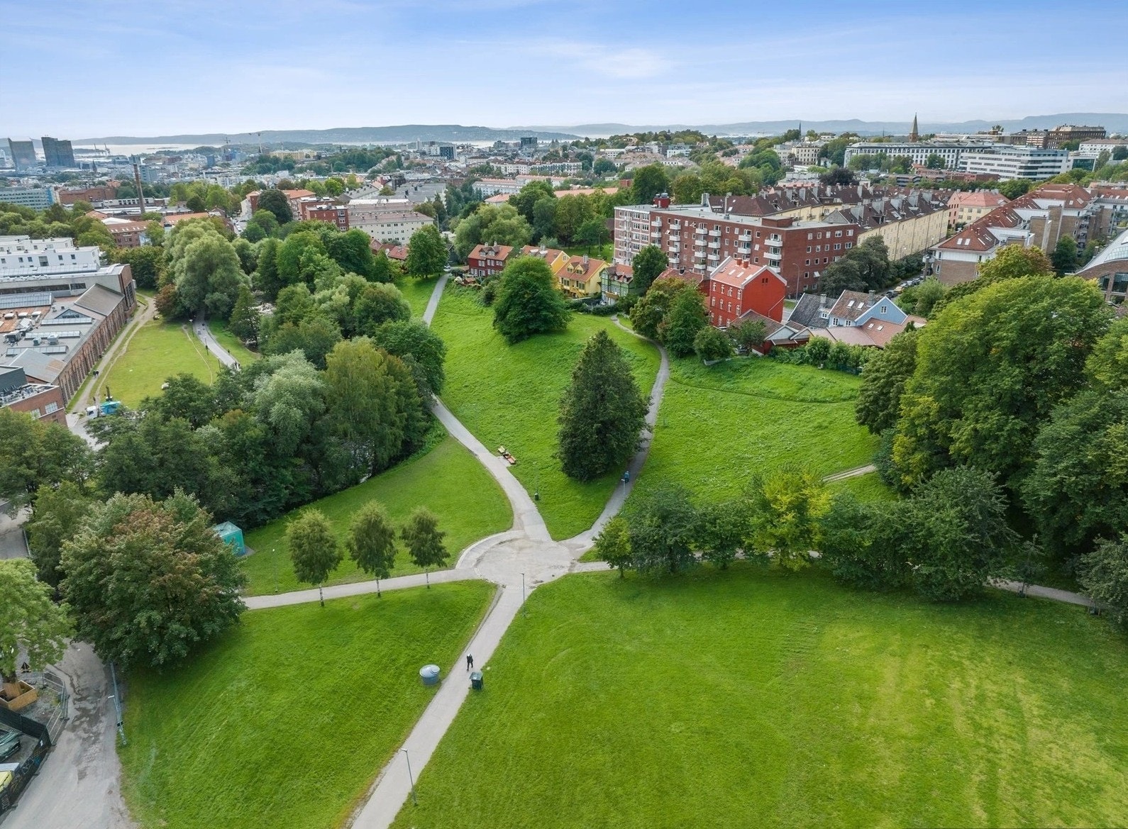 For rekreasjon og friluftsliv har du flotte grøntområder rett i nærheten. Iladalen, Akerselva og parkdraget langs elven gir gode muligheter for tur, trening og avslapning. Galleribilde