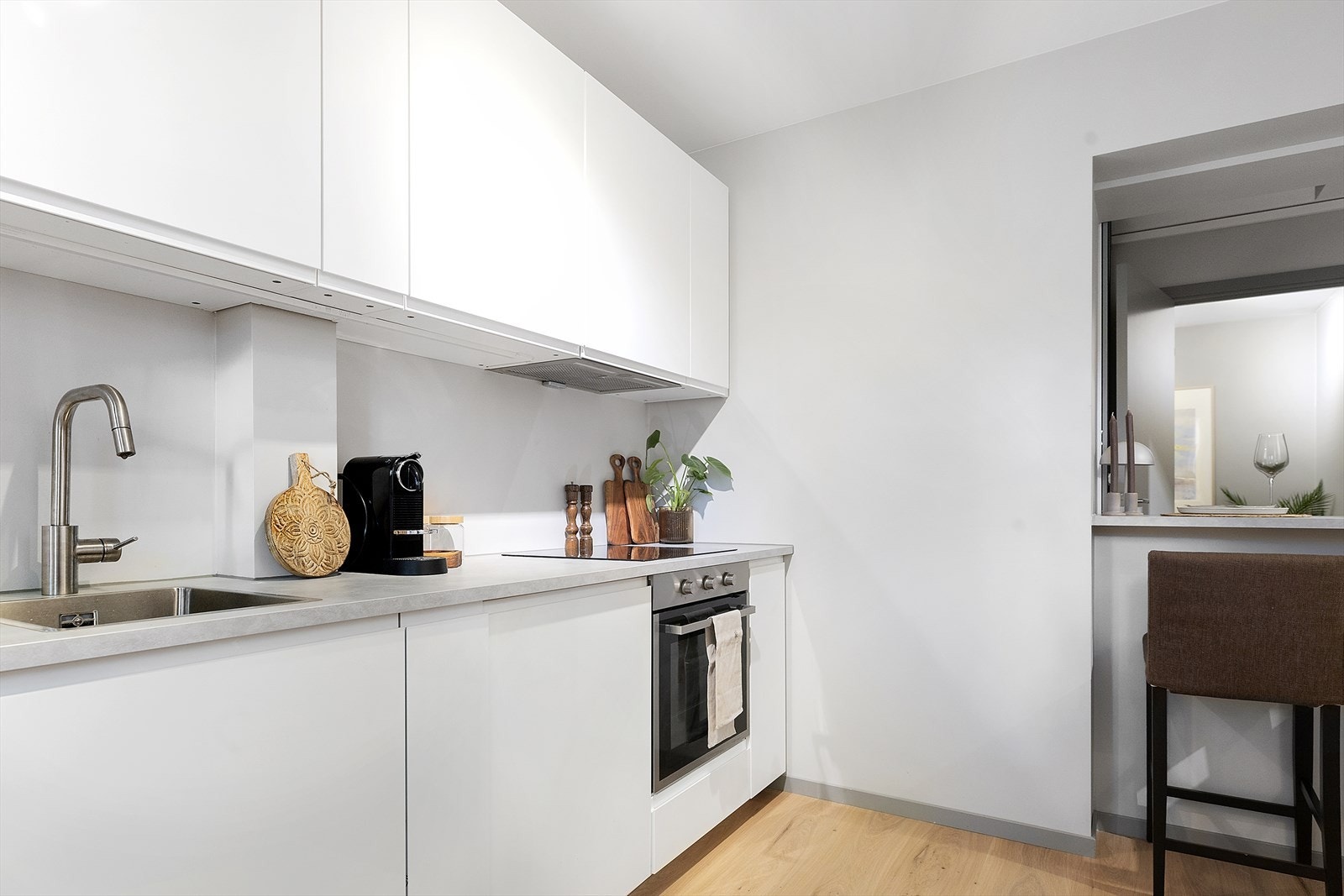 I tilknytning til kjøkkenet er det en praktisk spiseplass - perfekt til morgenkaffen, en rask lunsj eller uformelle måltider i hverdagen. Galleribilde