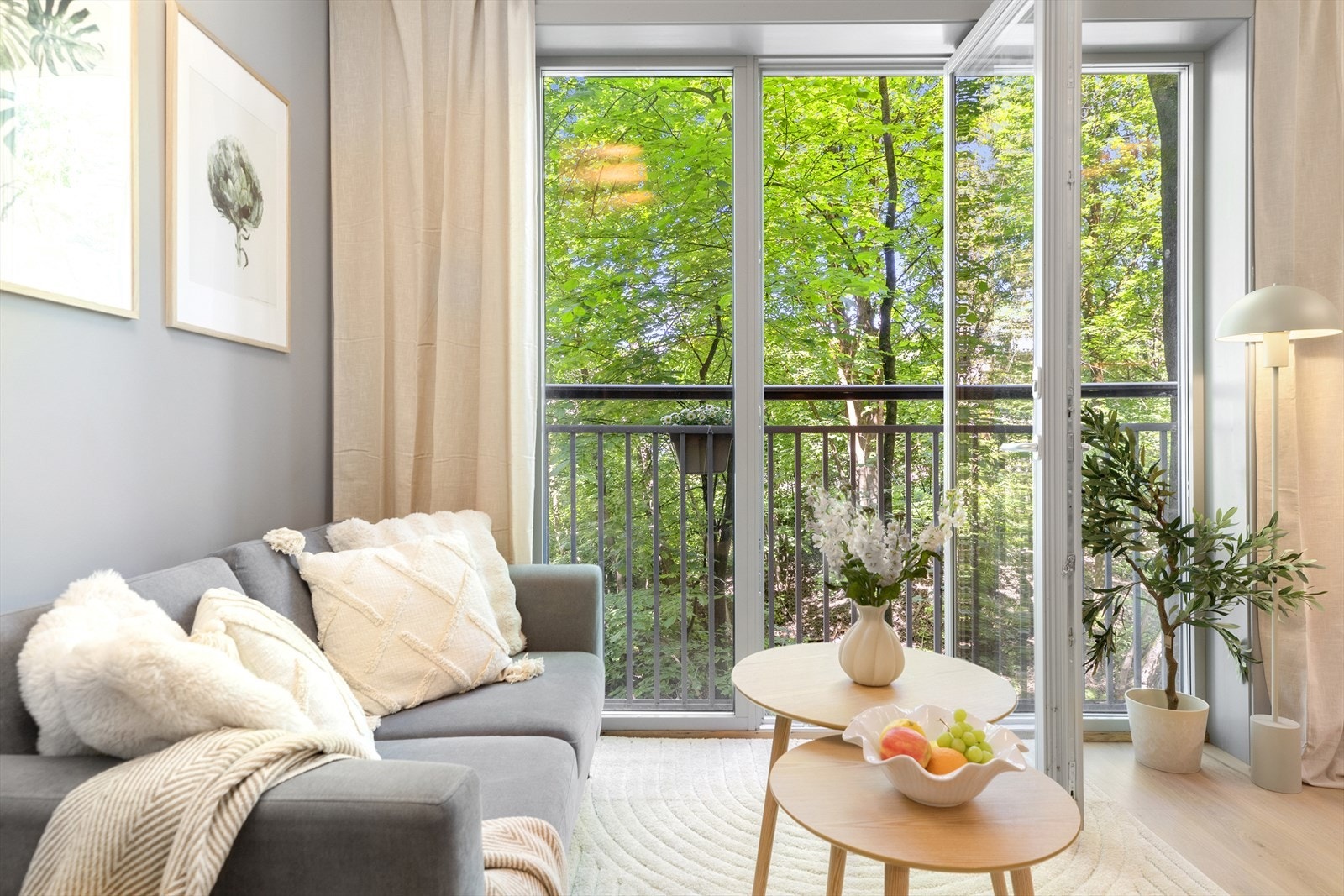 Her bor du helt uten innsyn, med følelsen av at naturen trenger inn i boligen. Galleribilde