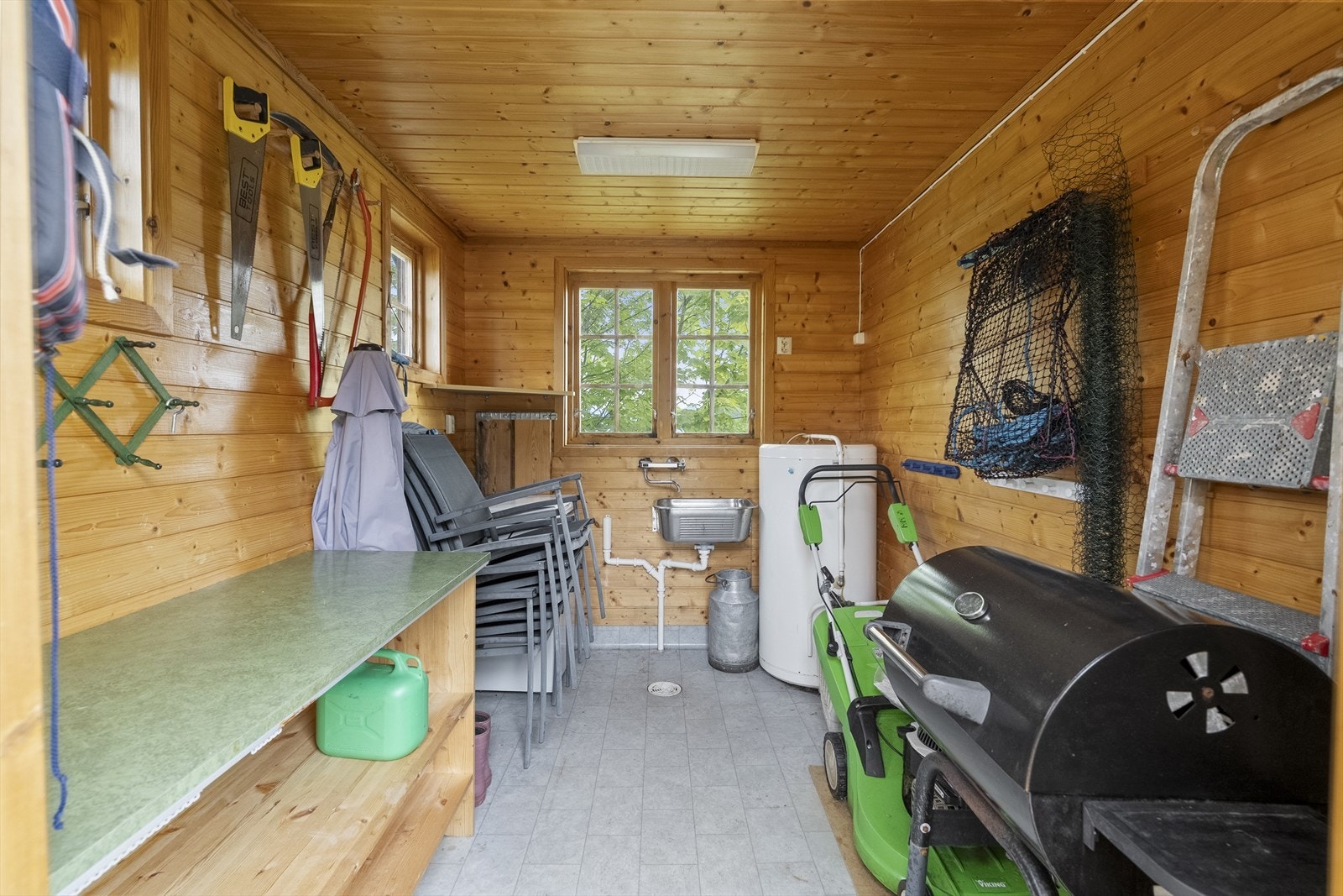 - Praktisk utebod på ca 6m2 - Galleribilde
