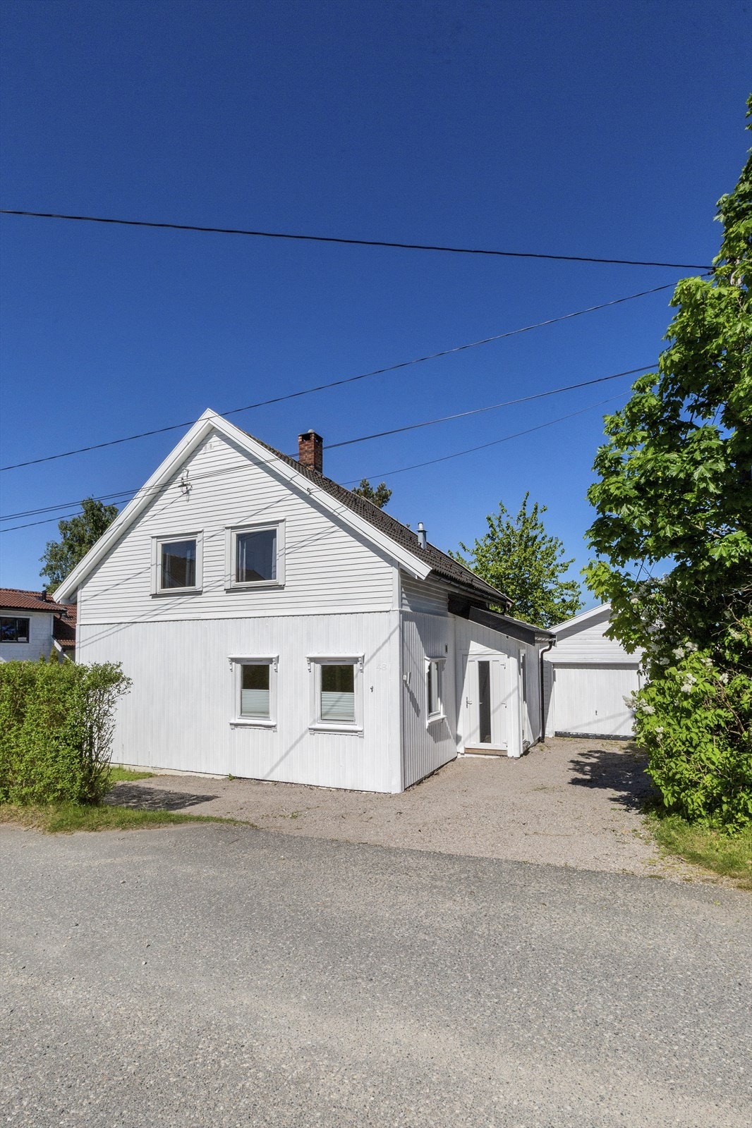 Innkjørsel til eiendommen Galleribilde